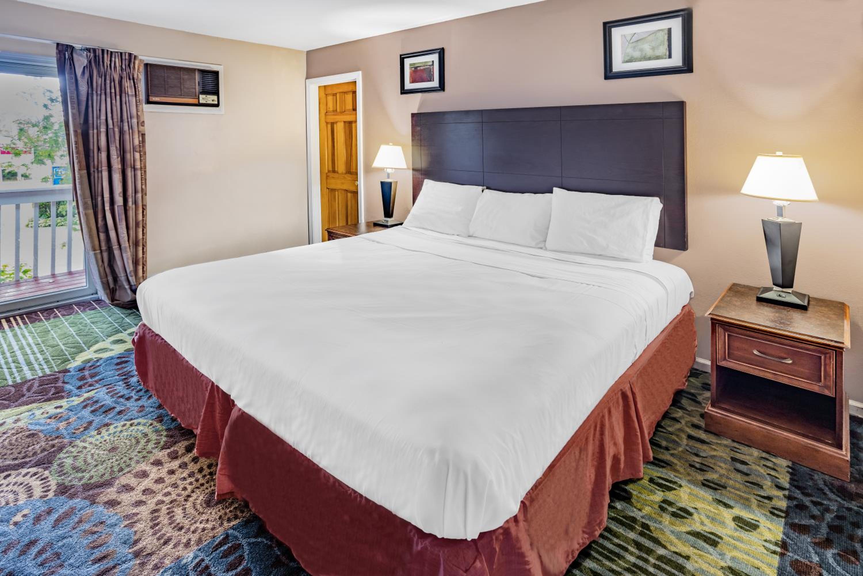 Two-Bedroom Suite with Two King Beds - Non-Smoking photo 3