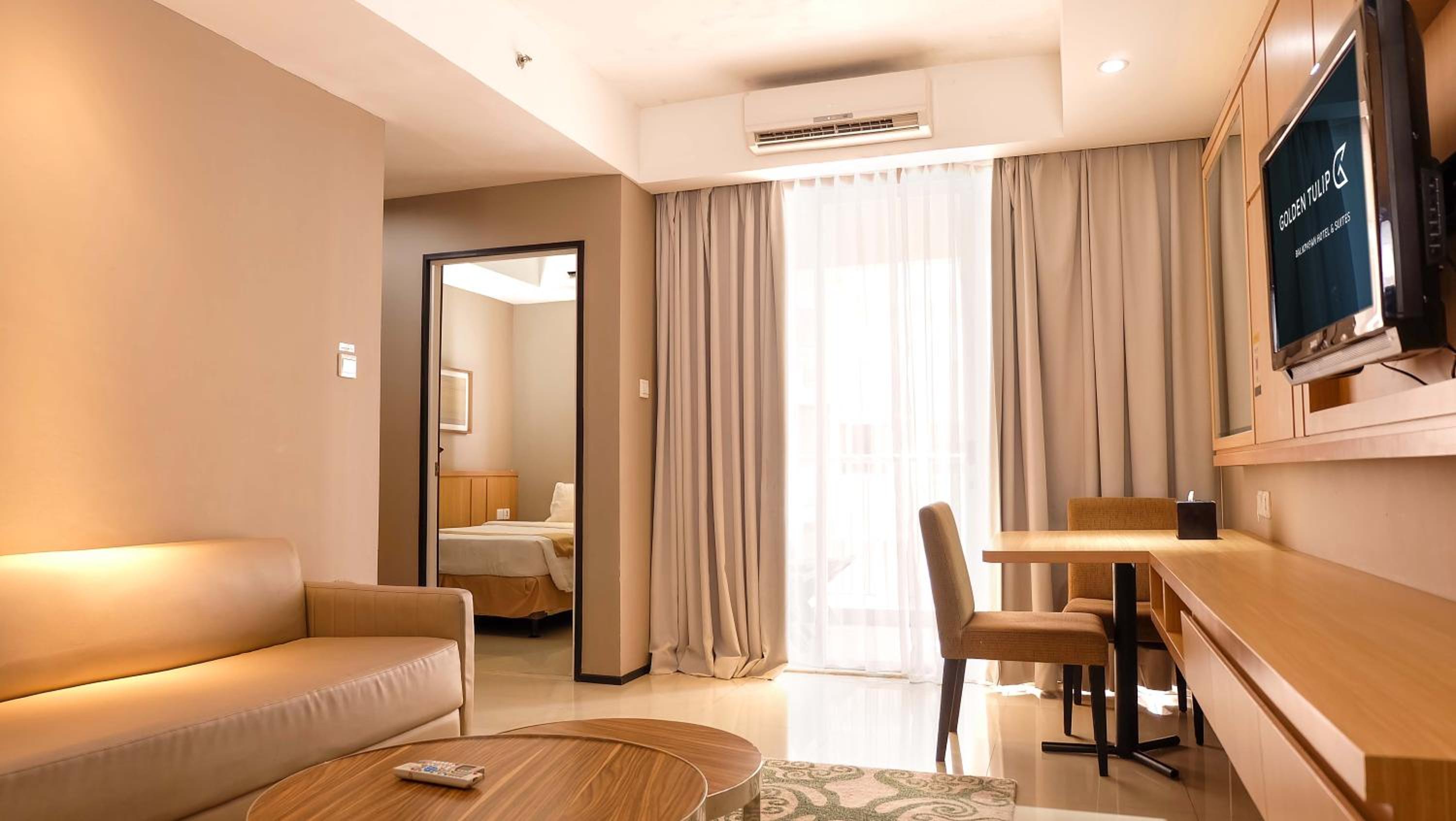 Junior Suite - 1 Queen Bed 1 Single Bed - Photo 3