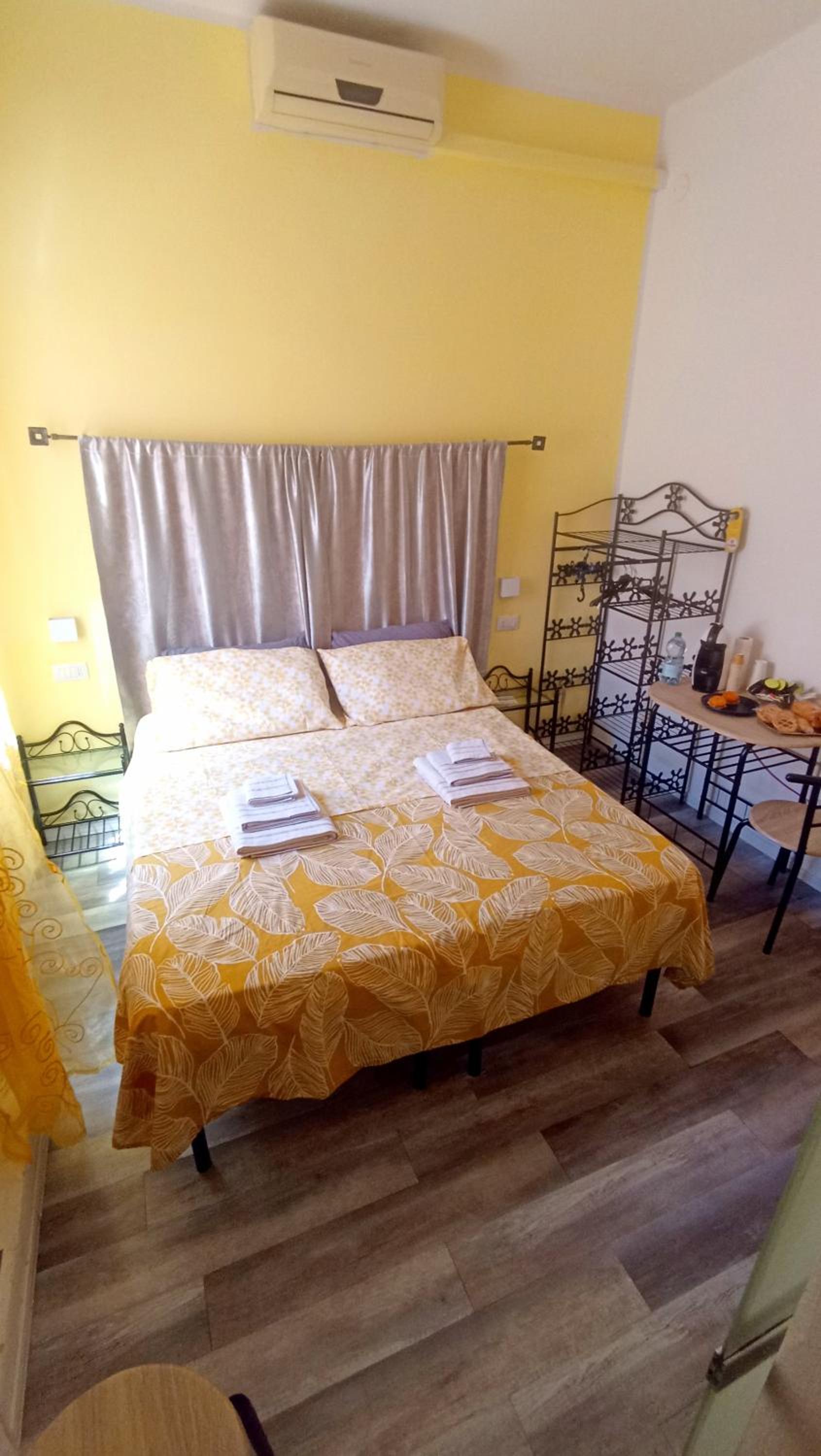 Double Room with Private Bathroom - Photo 4