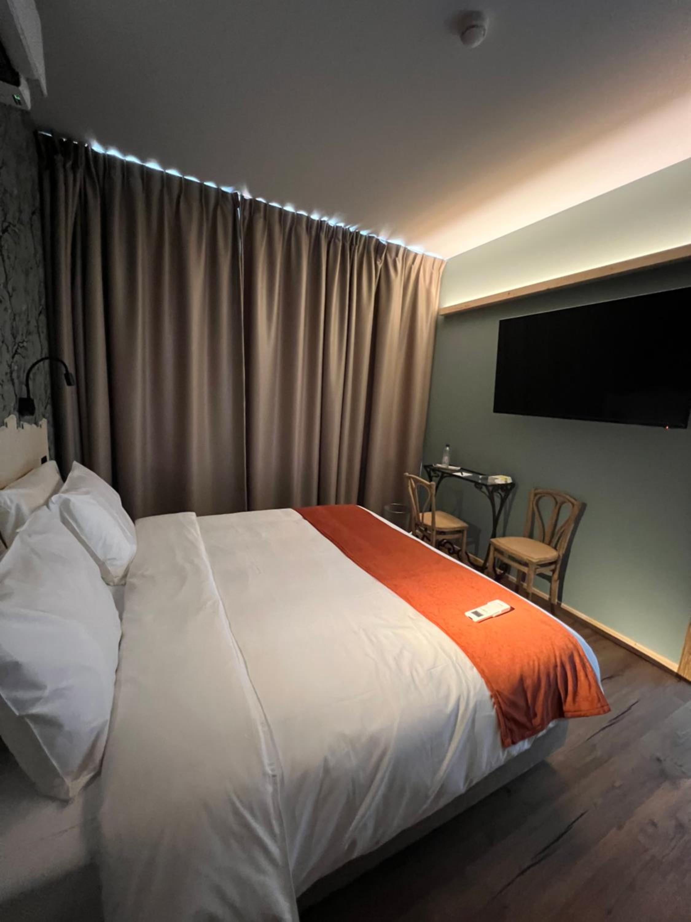 Double Room - Photo 12