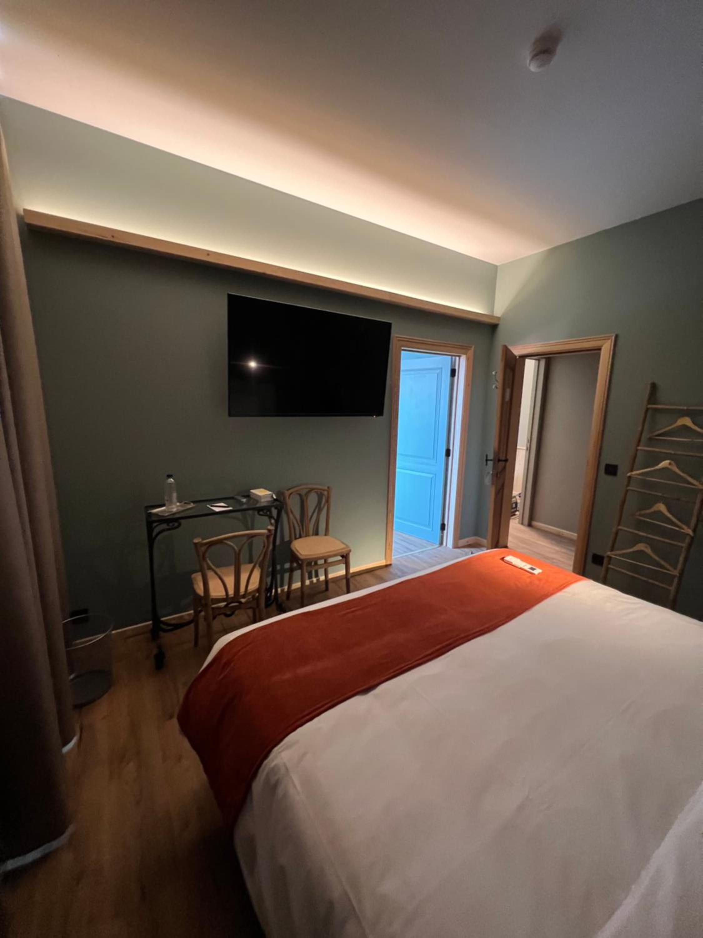 Double Room - Photo 11