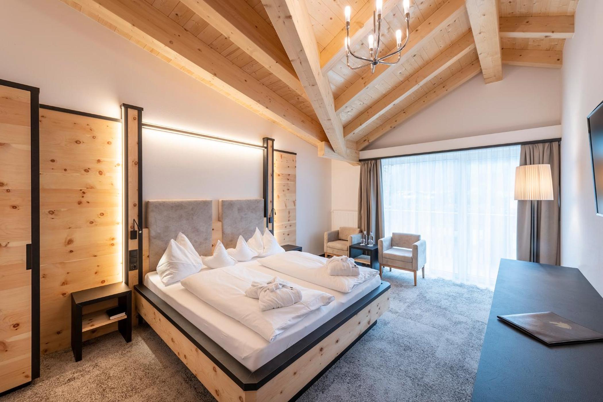 Junior Suite (2 Adults) - Photo 9