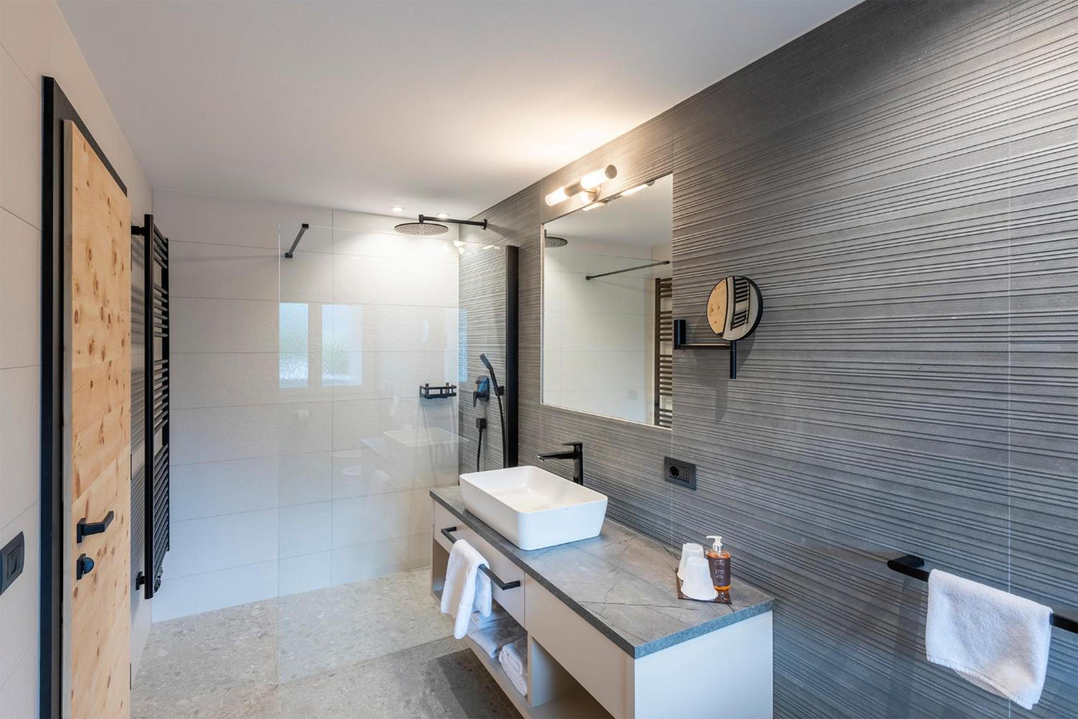 Junior Suite (2 Adults) - Photo 4