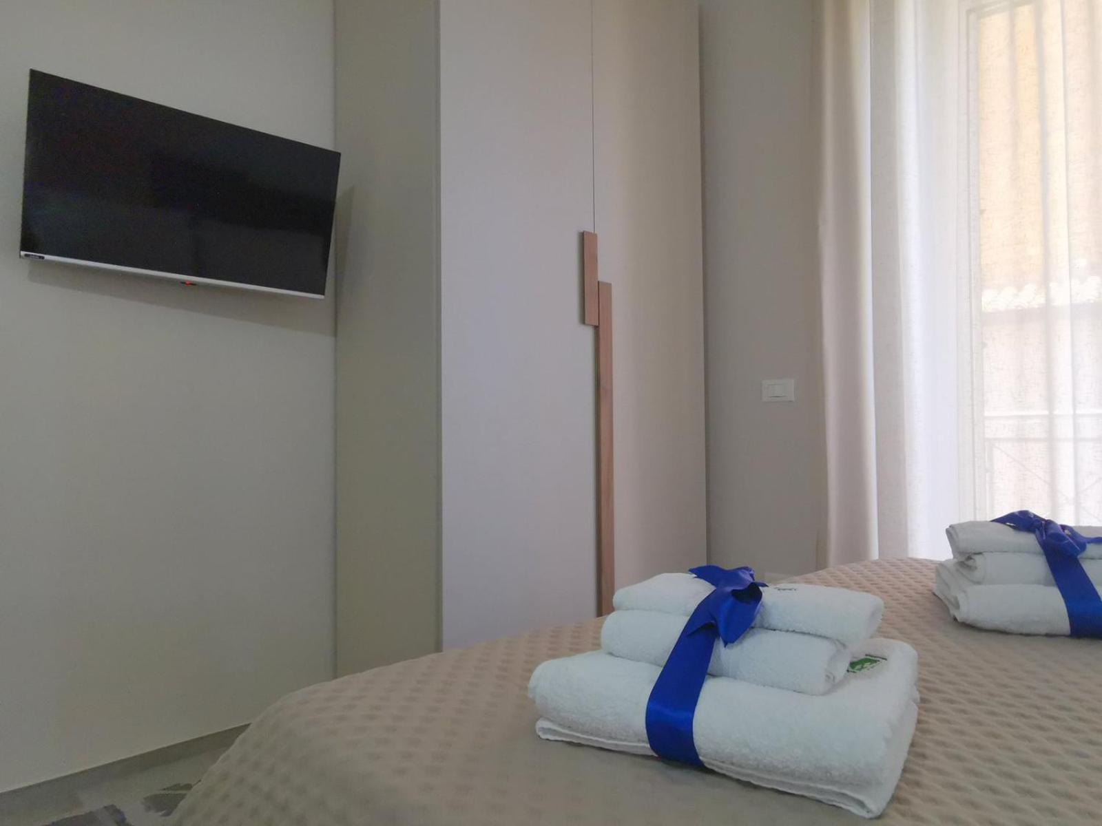 One-Bedroom House - Photo 48