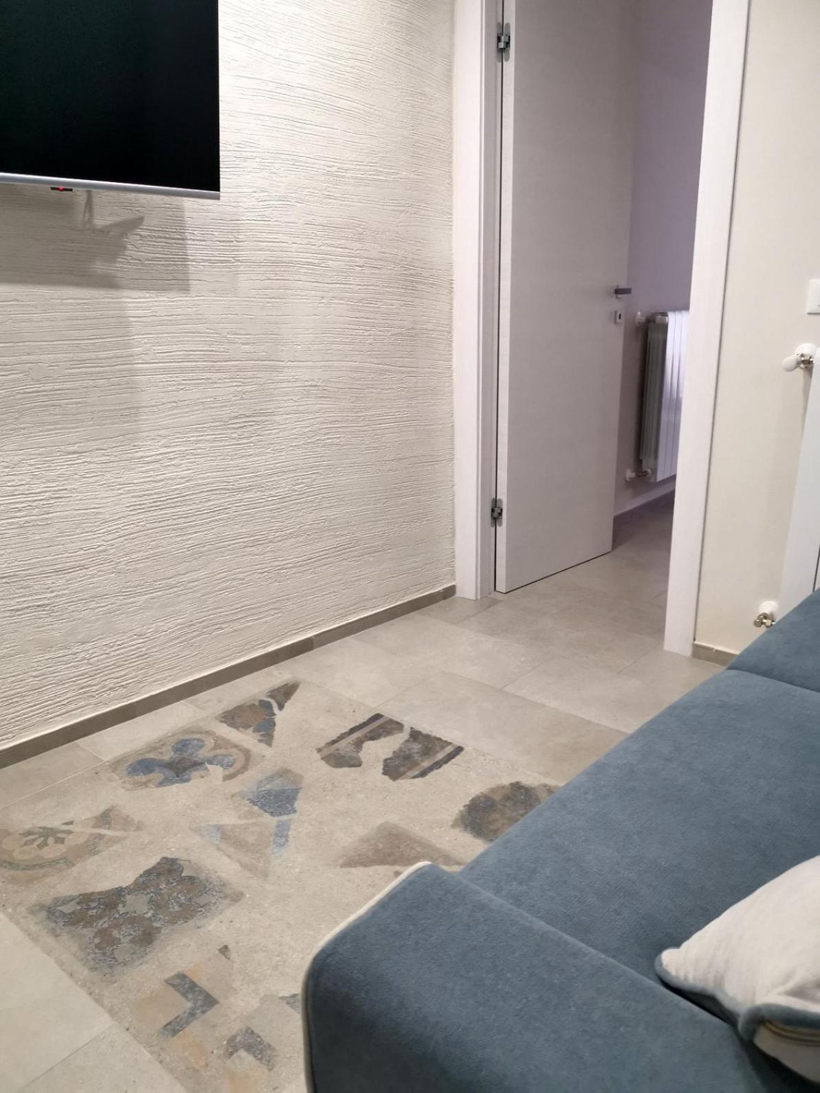 One-Bedroom House - Photo 17