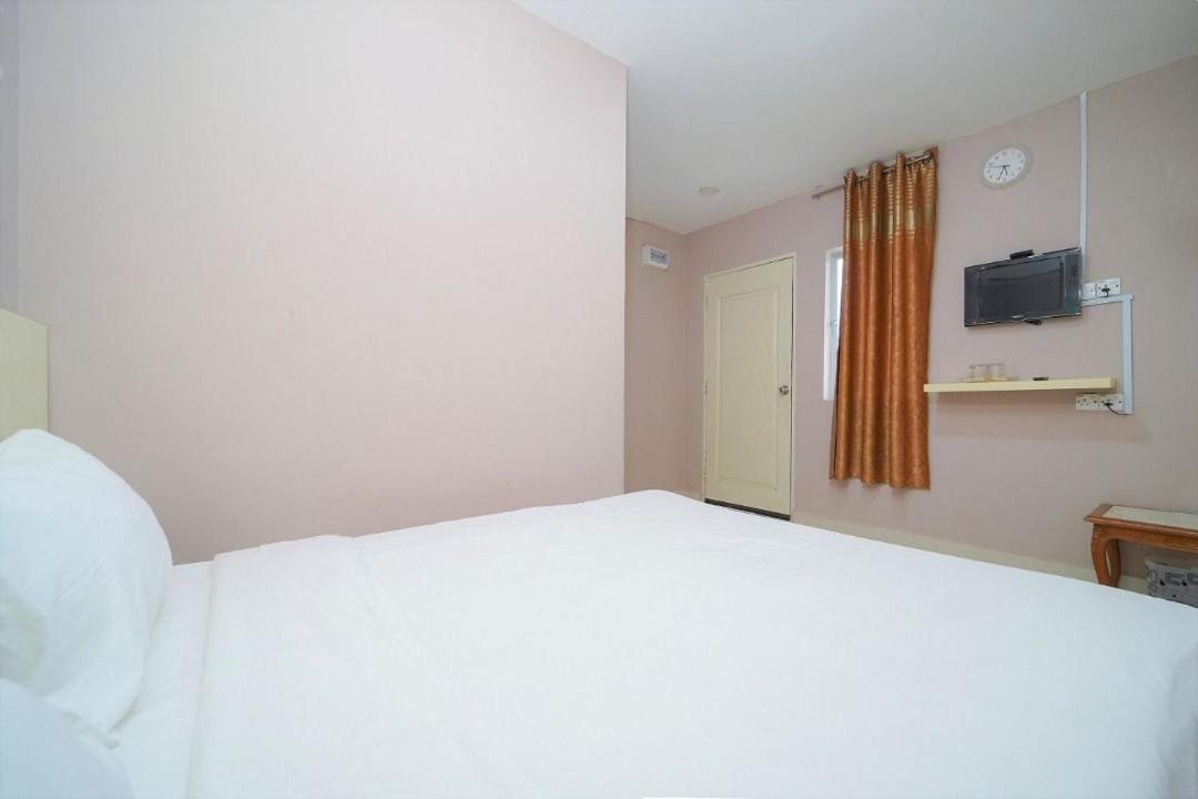 Deluxe Double Room (2 Adults + 1 Child) photo 2