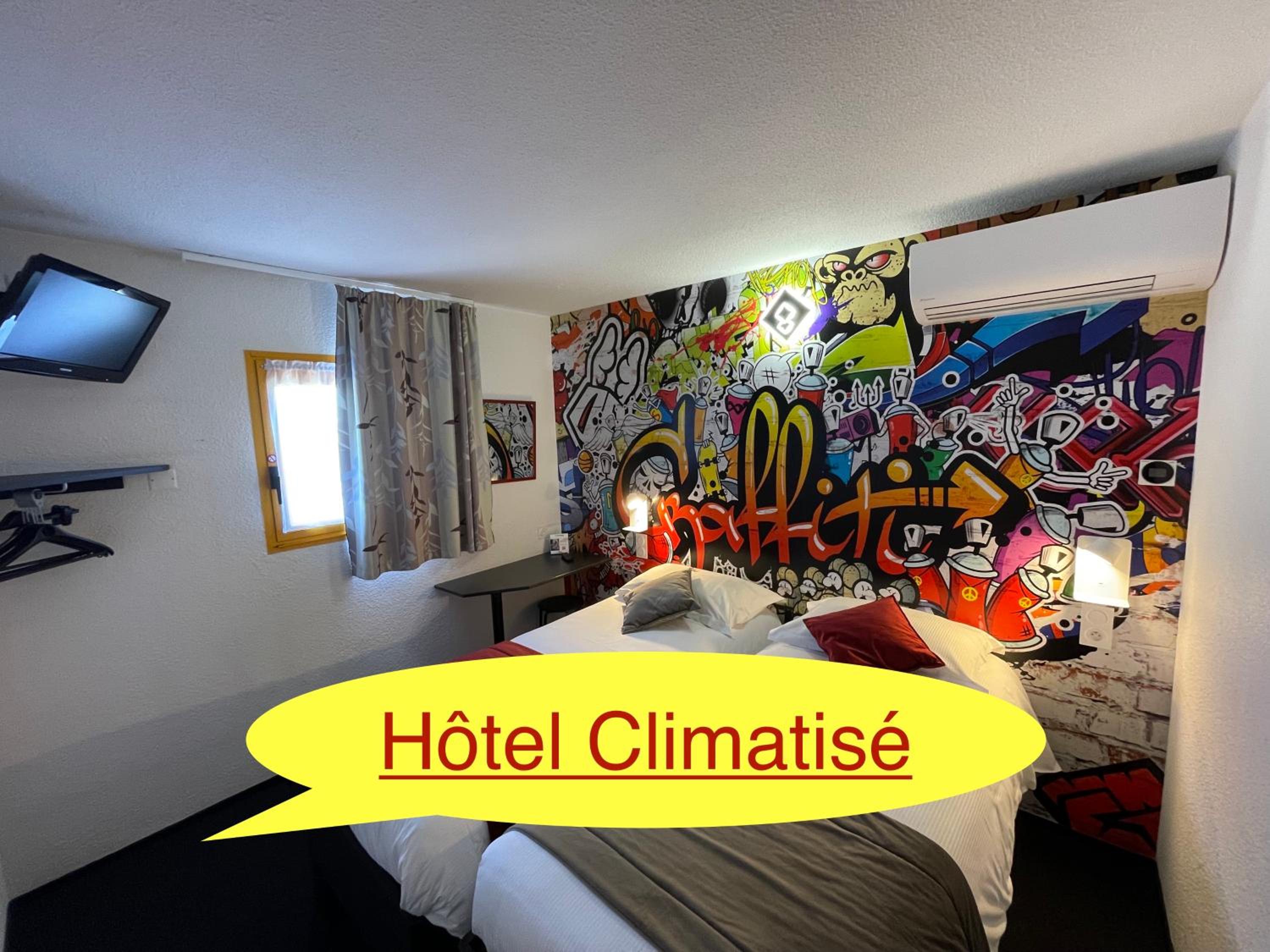 Twin Room - Photo 20