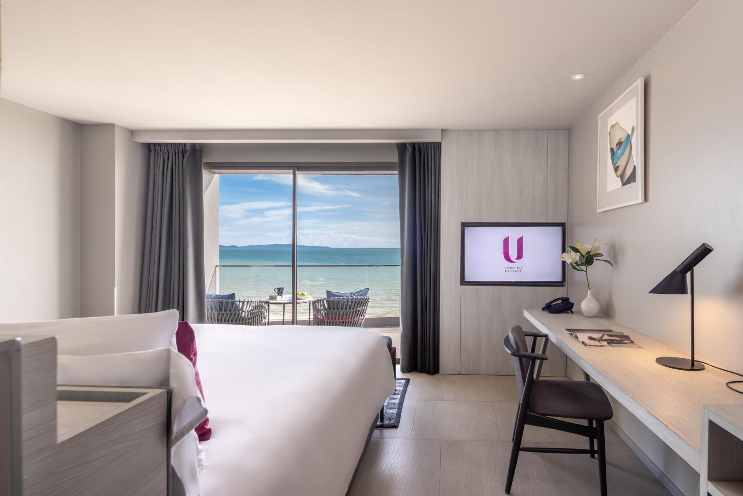 Deluxe Panoramic Seaview  ( 24 Hours Use of Room )