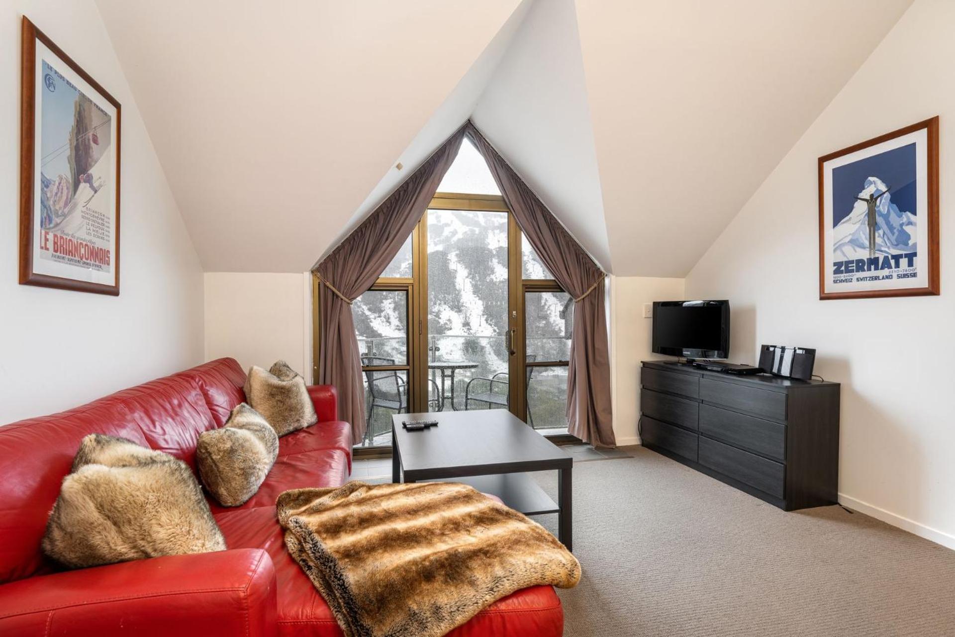 Apartment with Mountain View photo 2