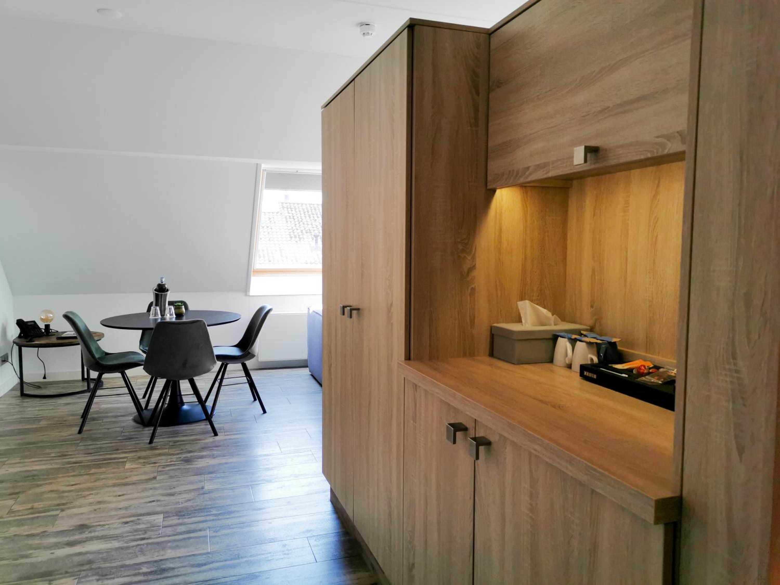 Suite - Photo 11