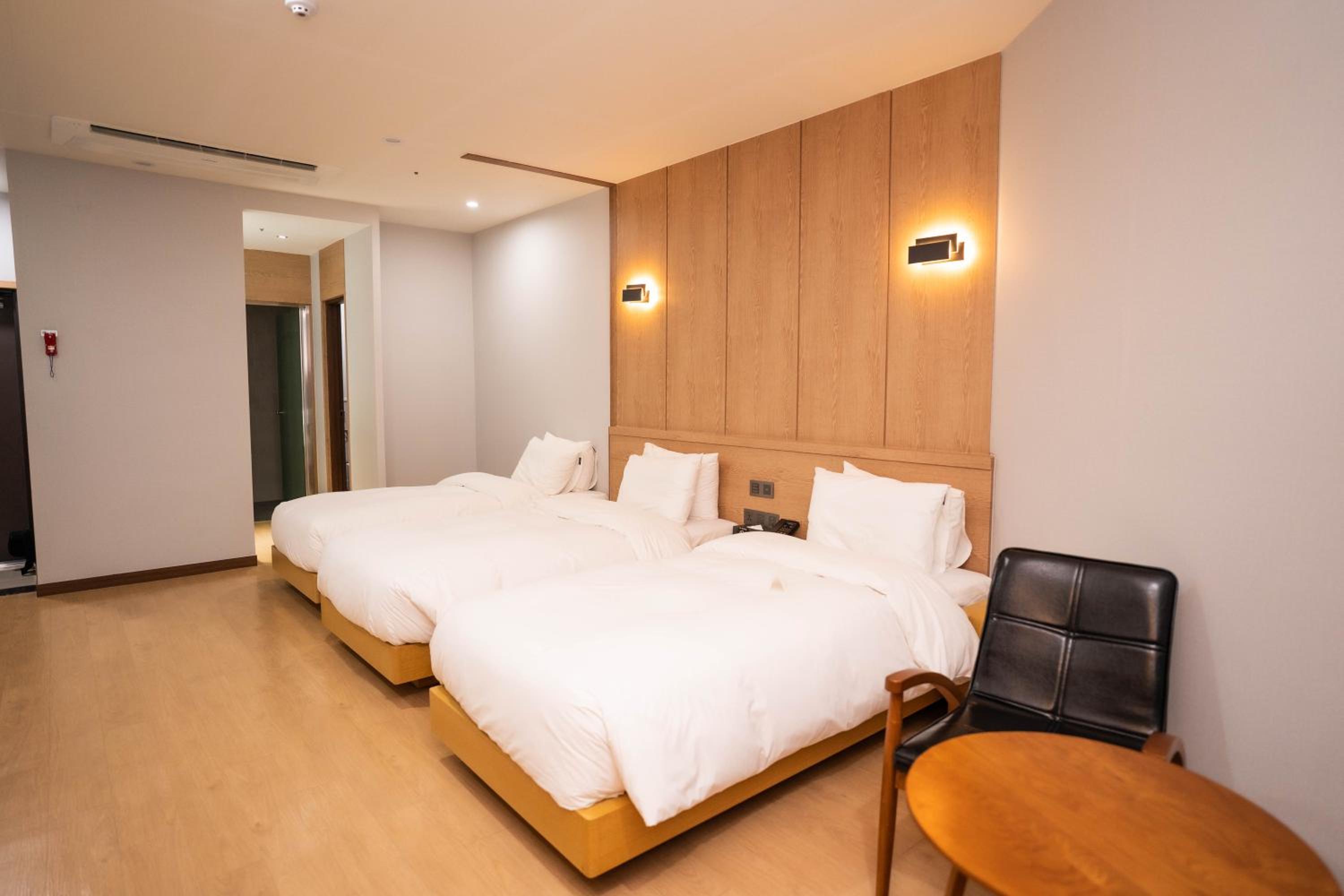 Deluxe Triple Room - Photo 4
