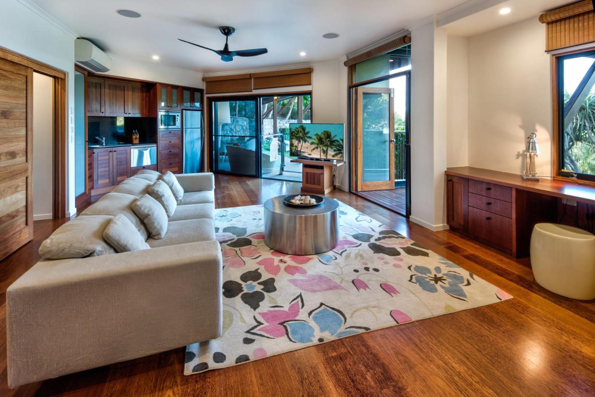 Five-Bedroom House photo 1