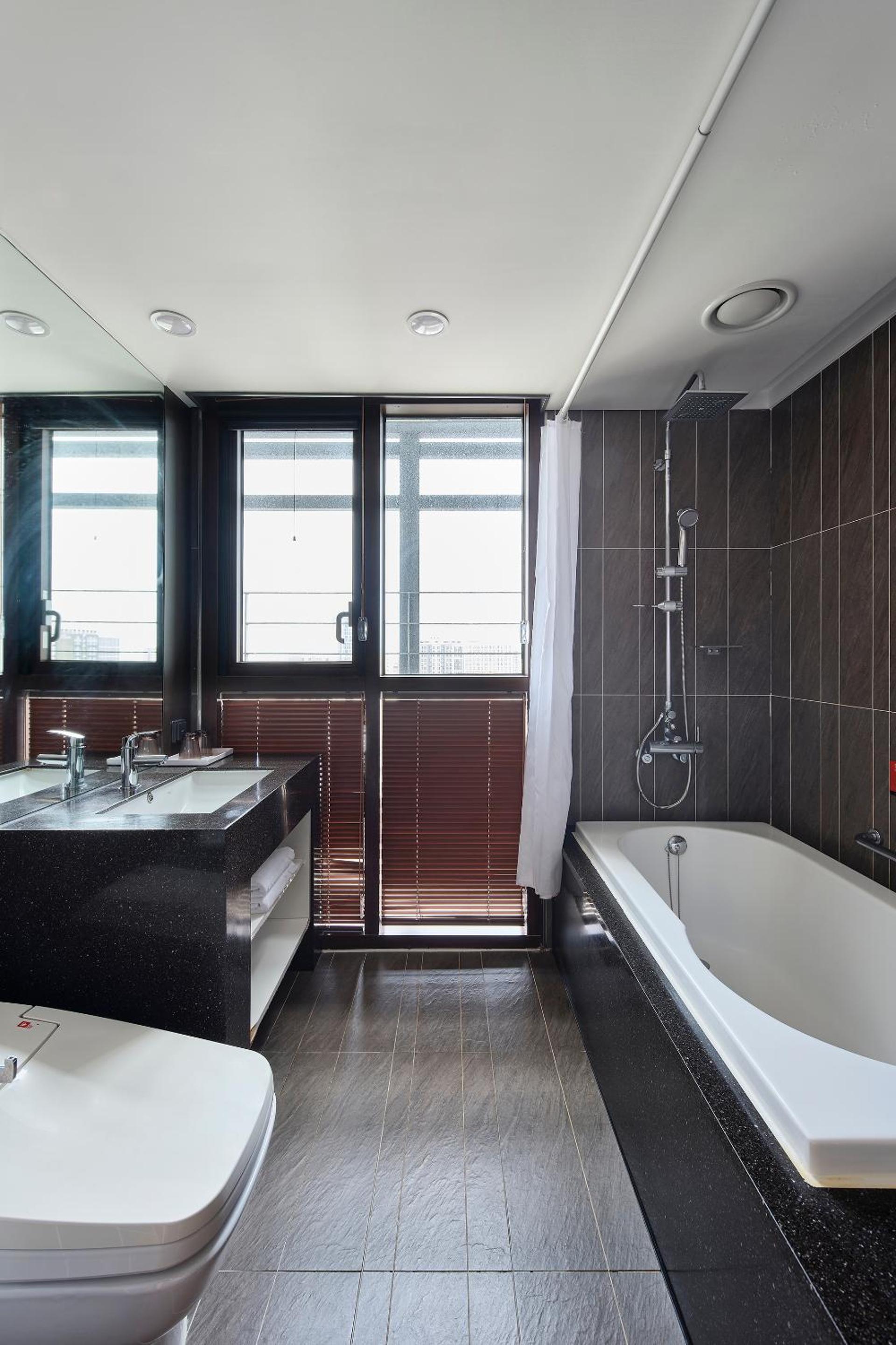Junior Twin Suite photo 2