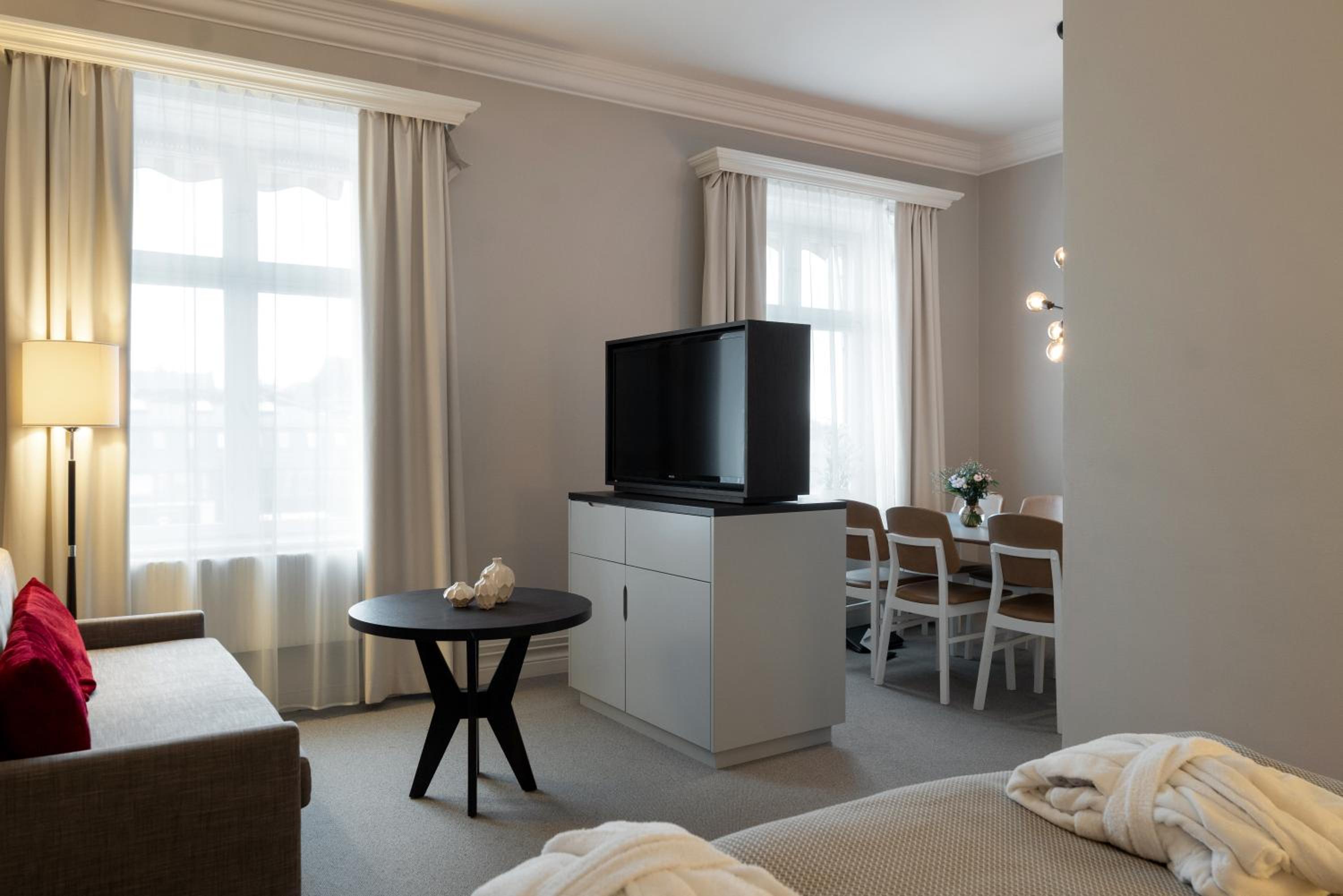 Deluxe Double or Twin Room - Photo 6
