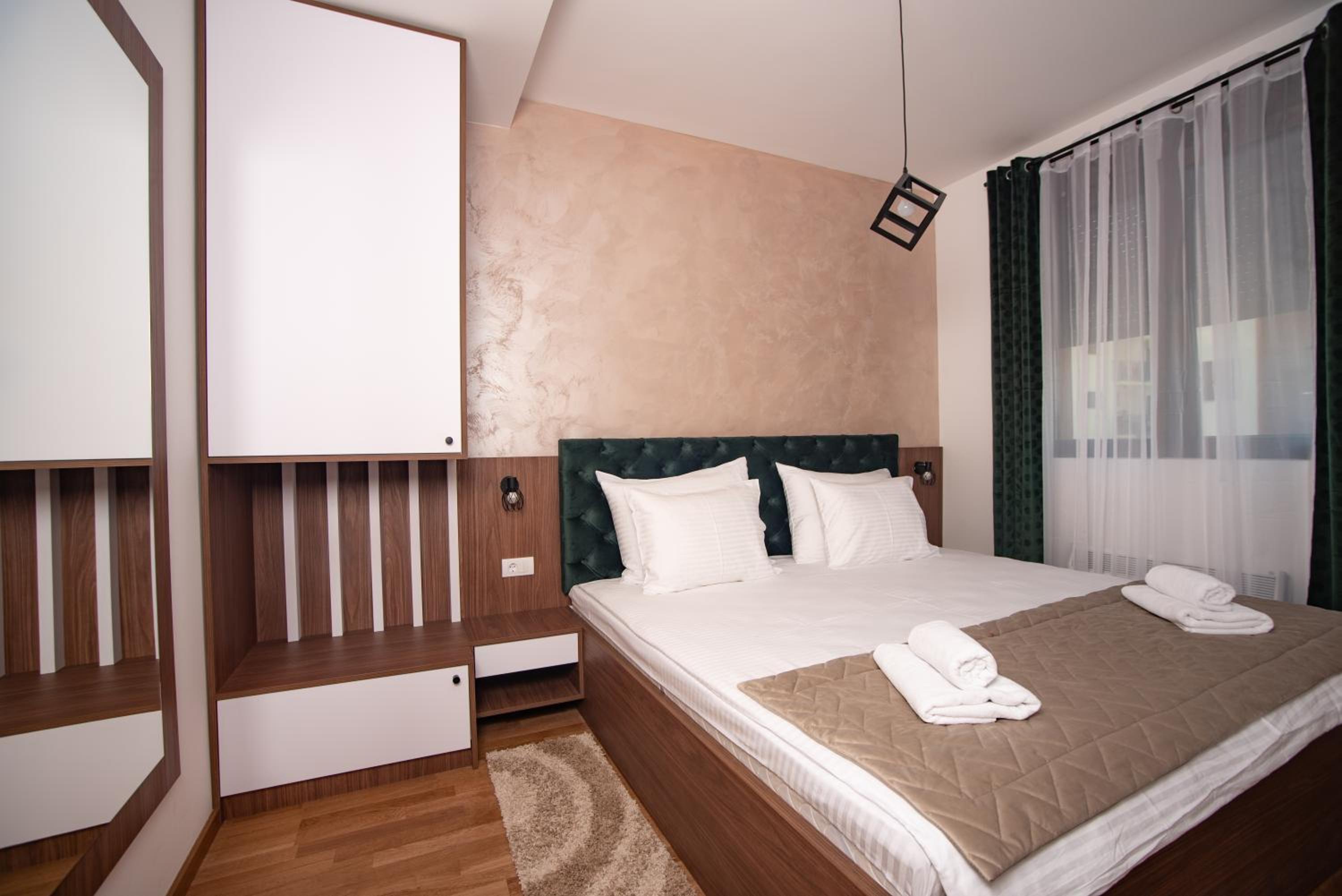 Deluxe Queen Suite - Photo 86