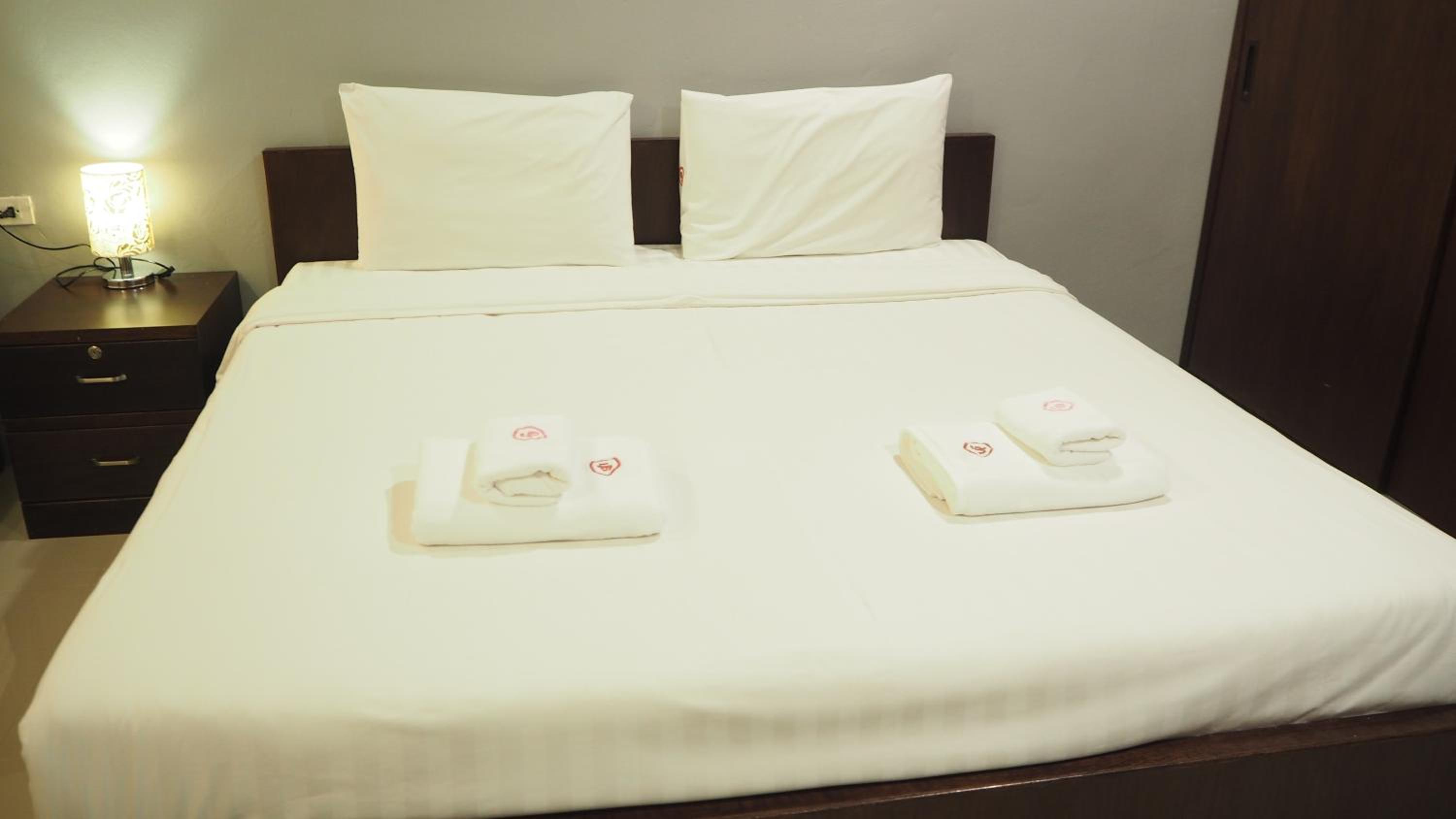 Deluxe King Room photo 1
