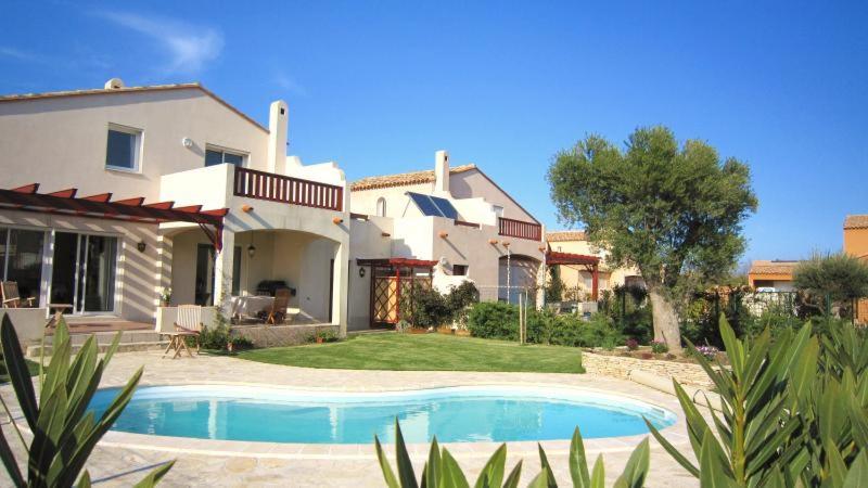 Three-Bedroom Villa photo 2