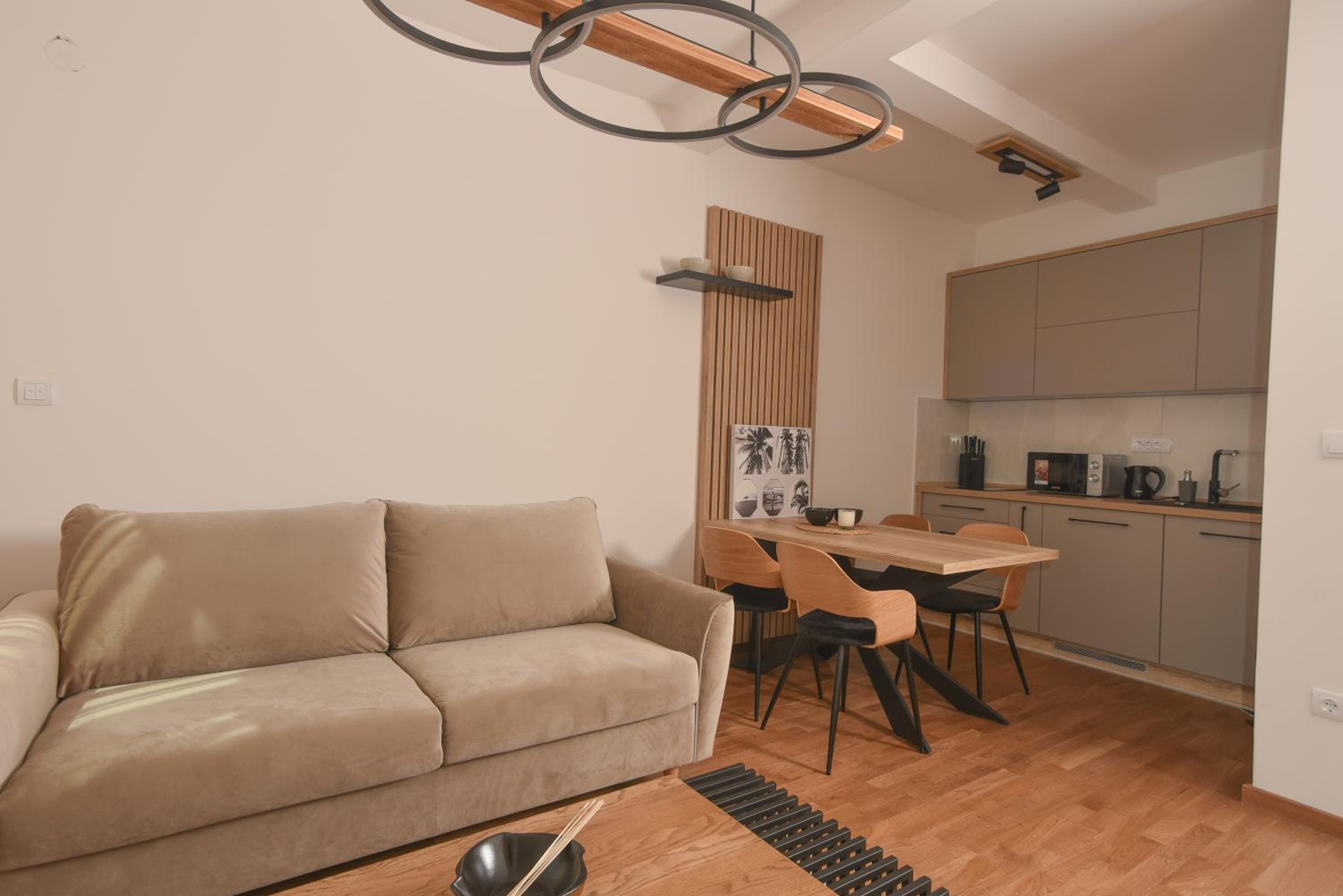Deluxe Queen Suite - Photo 102