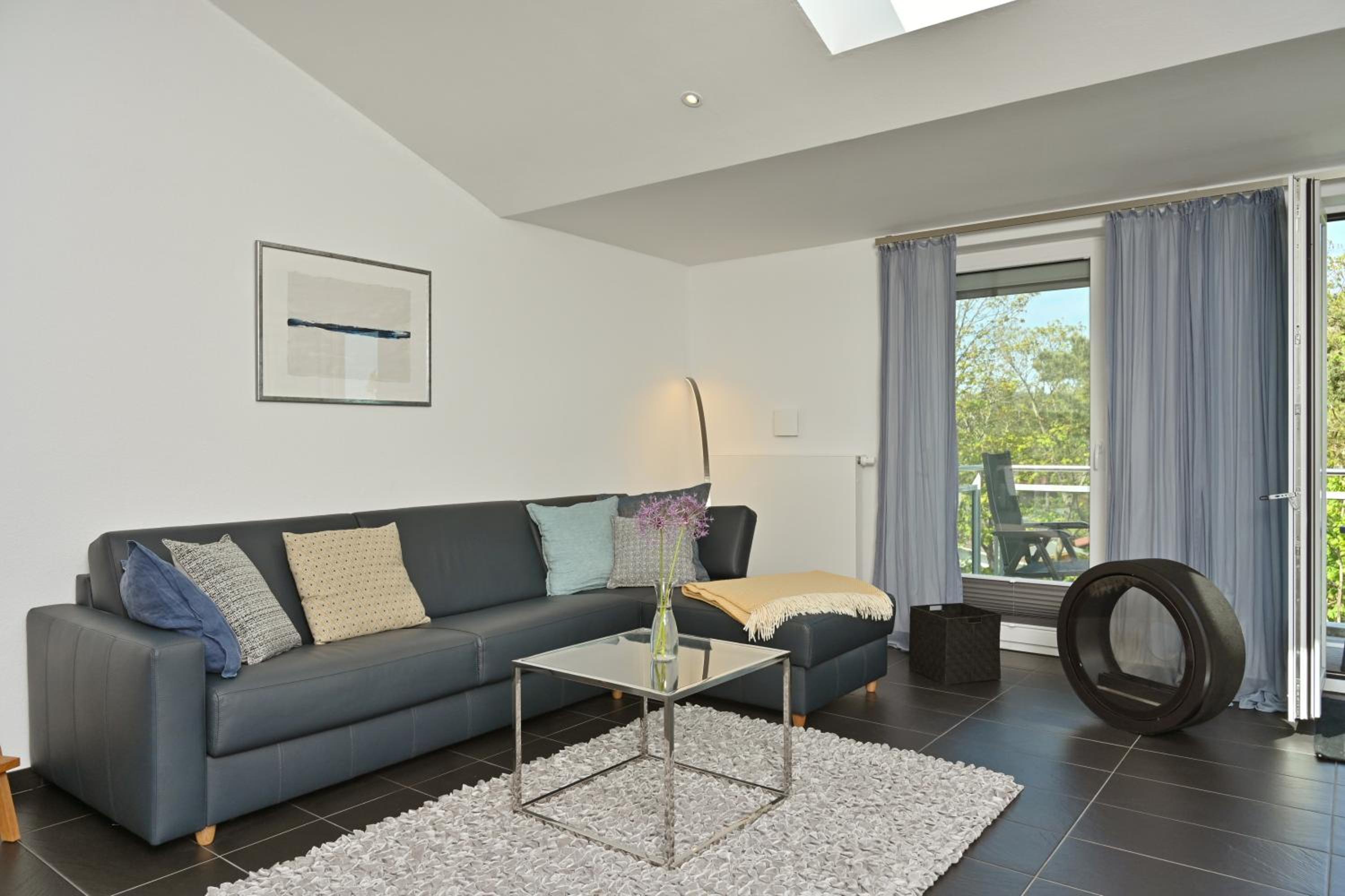 One-Bedroom Apartment photo 3