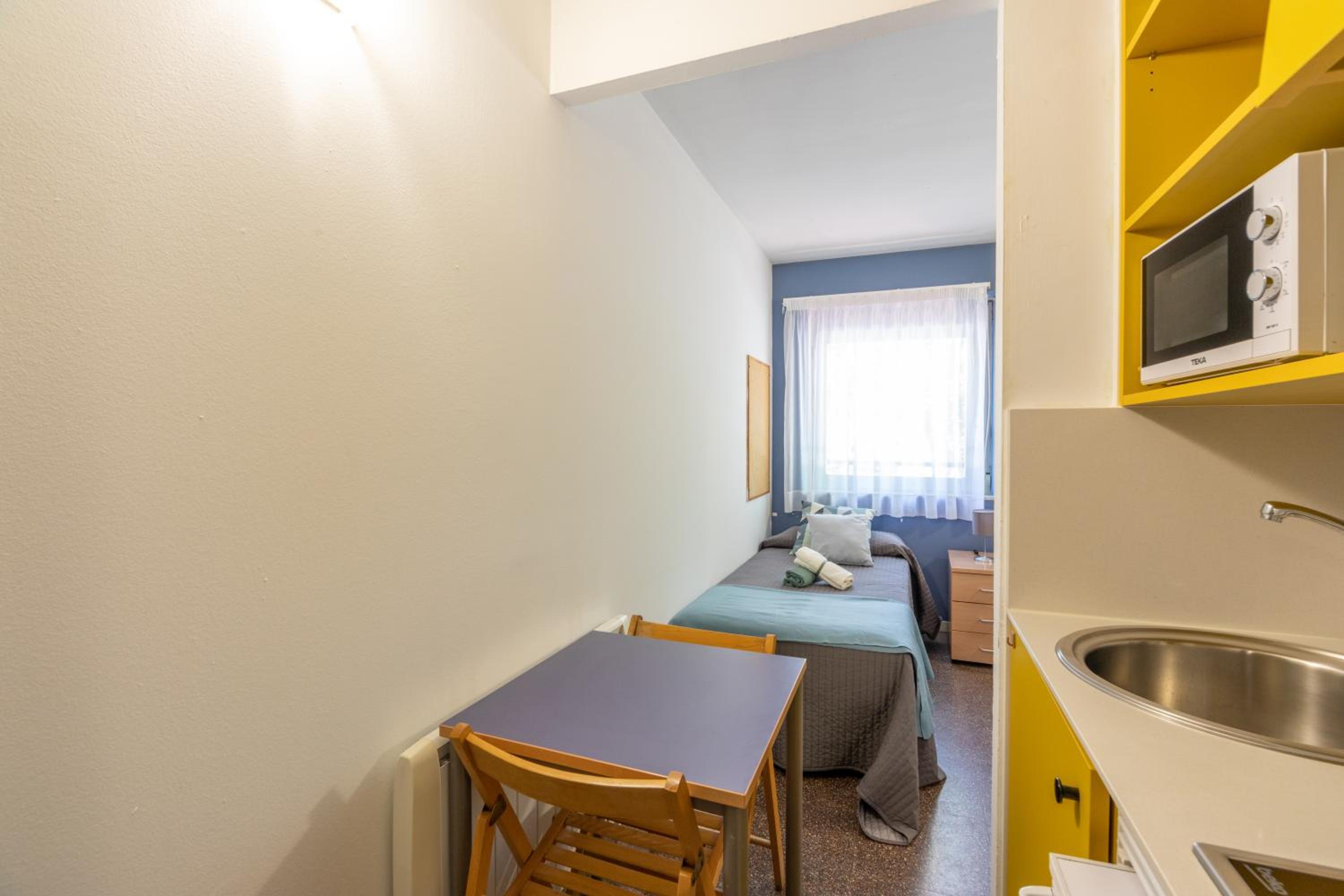 Basic Twin Room photo 2