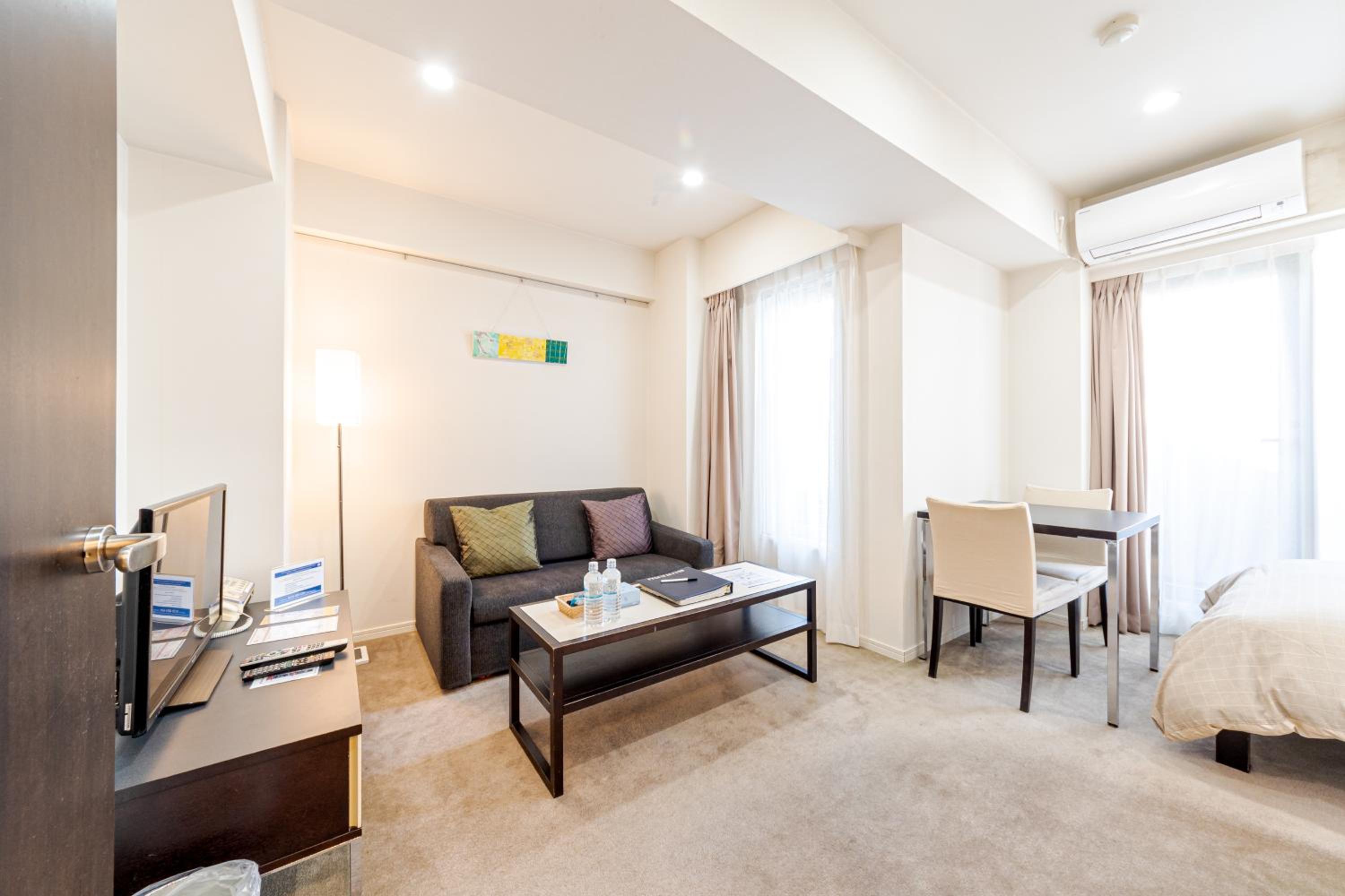 Apartment photo 2