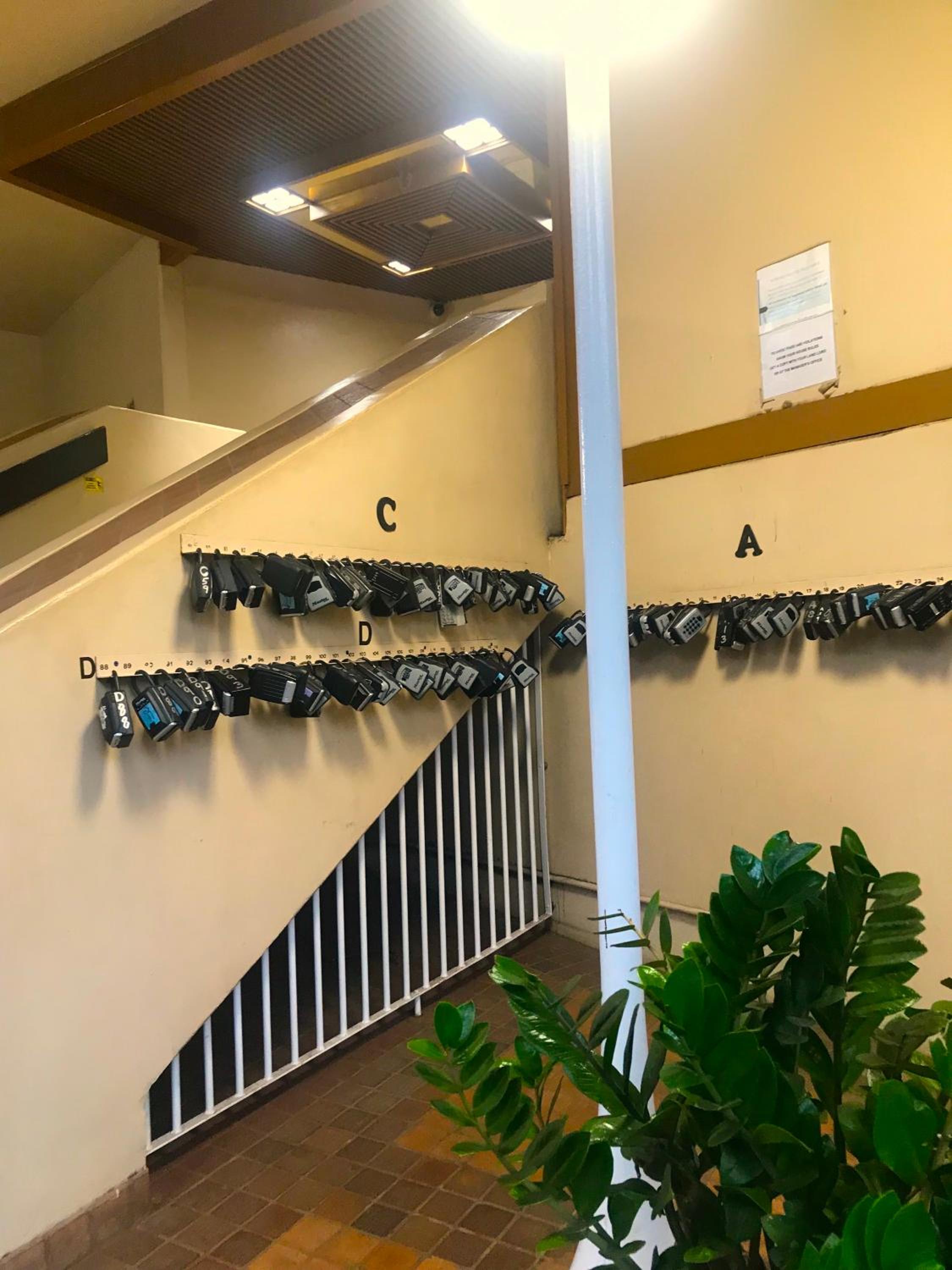 WAIKIKI 2 BEDROOMS, 1 BATH, FREE PARKING, SLEEP 6: Apartment with Pool View photo