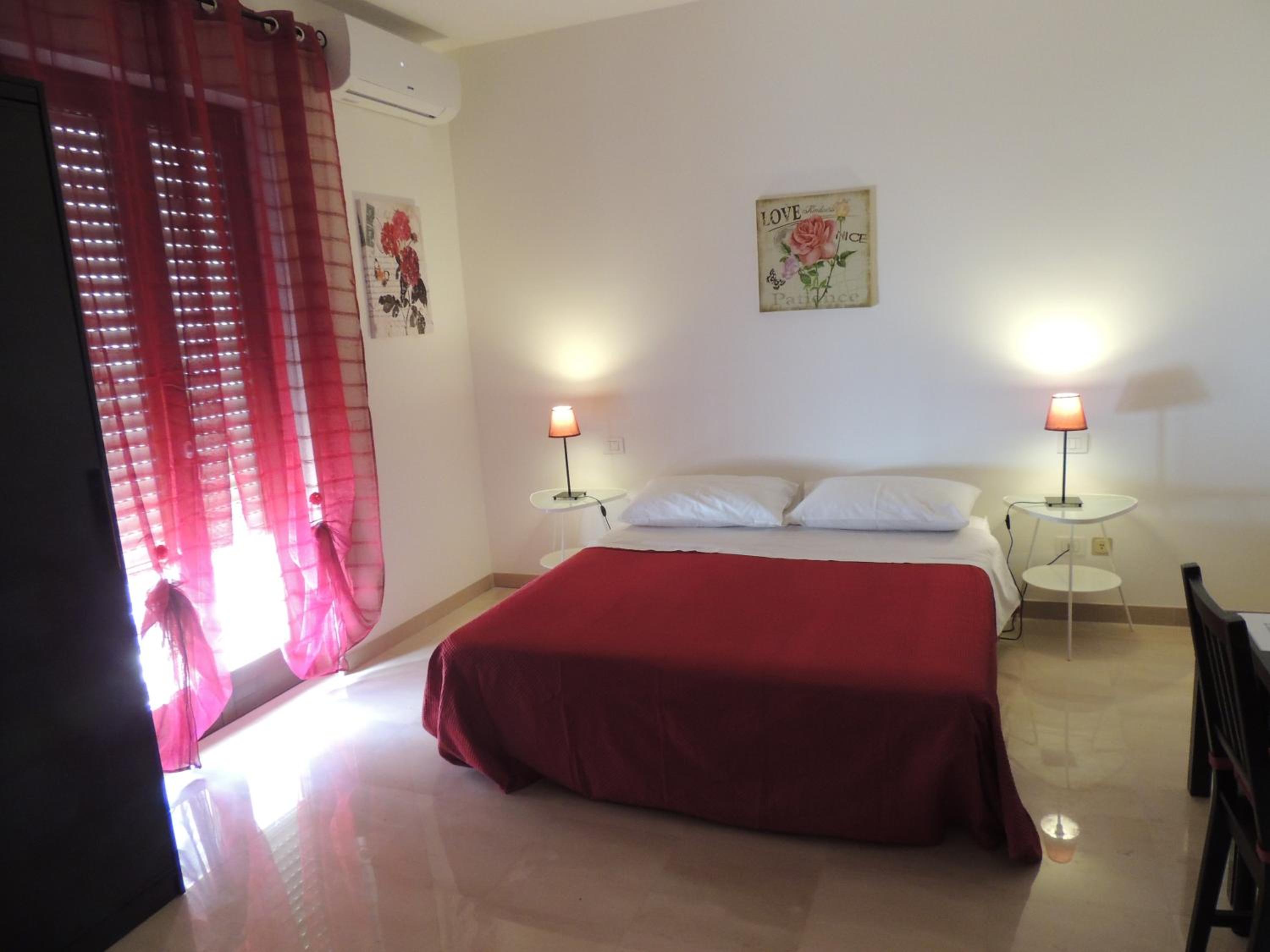 Quadruple Room with Private Bathroom - Photo 6