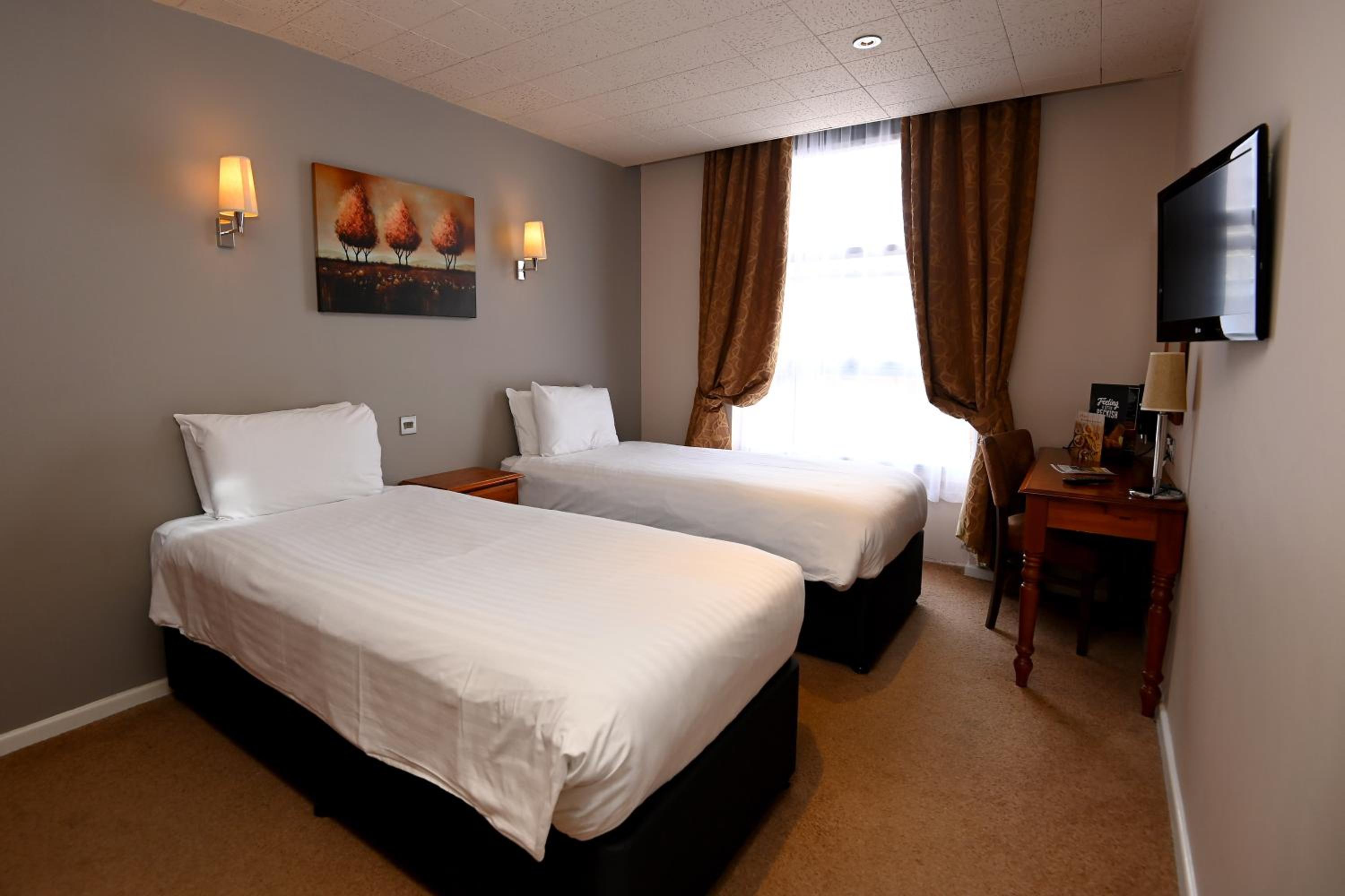 Standard Twin Room photo 2