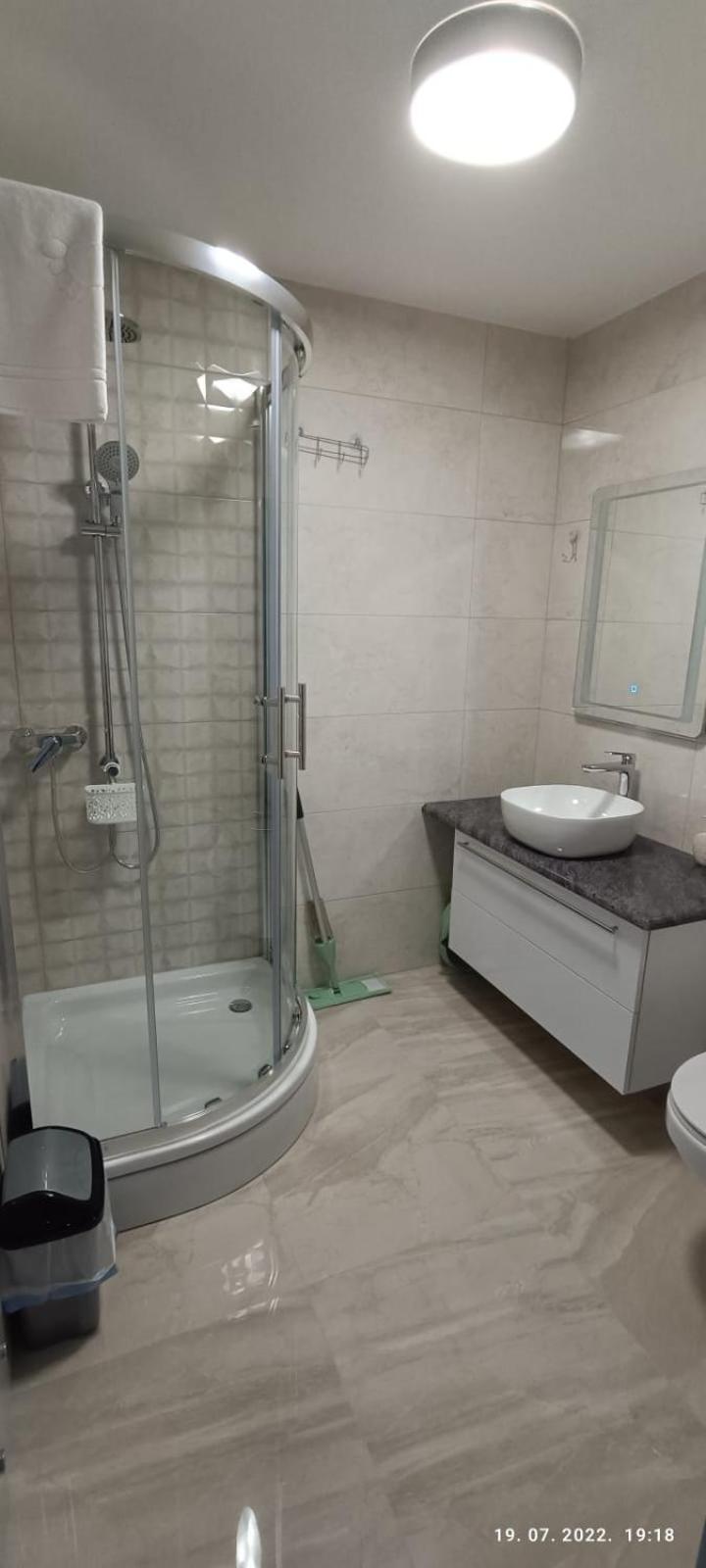 Deluxe Double Room (2 Adults + 1 Child) - Photo 6