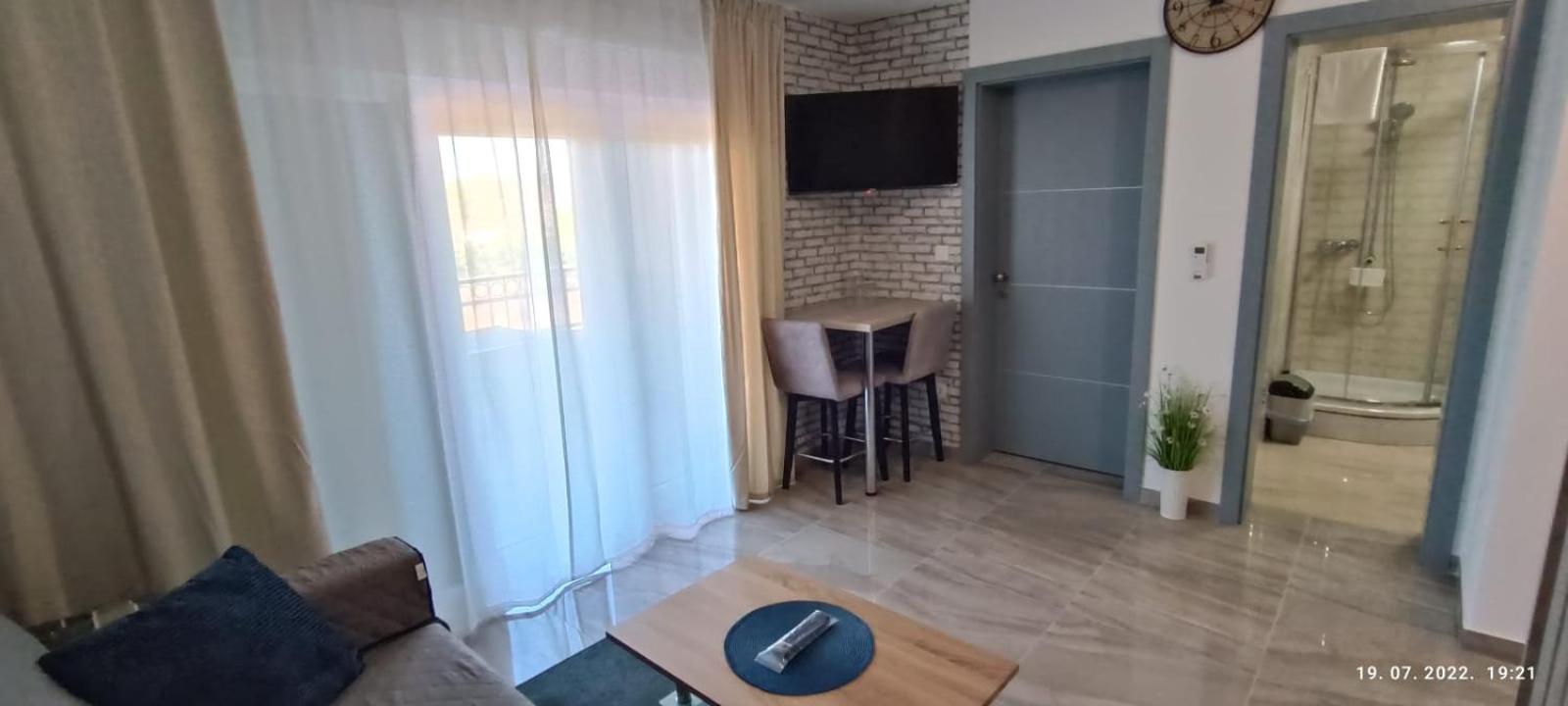 Deluxe Queen Room - Photo 2