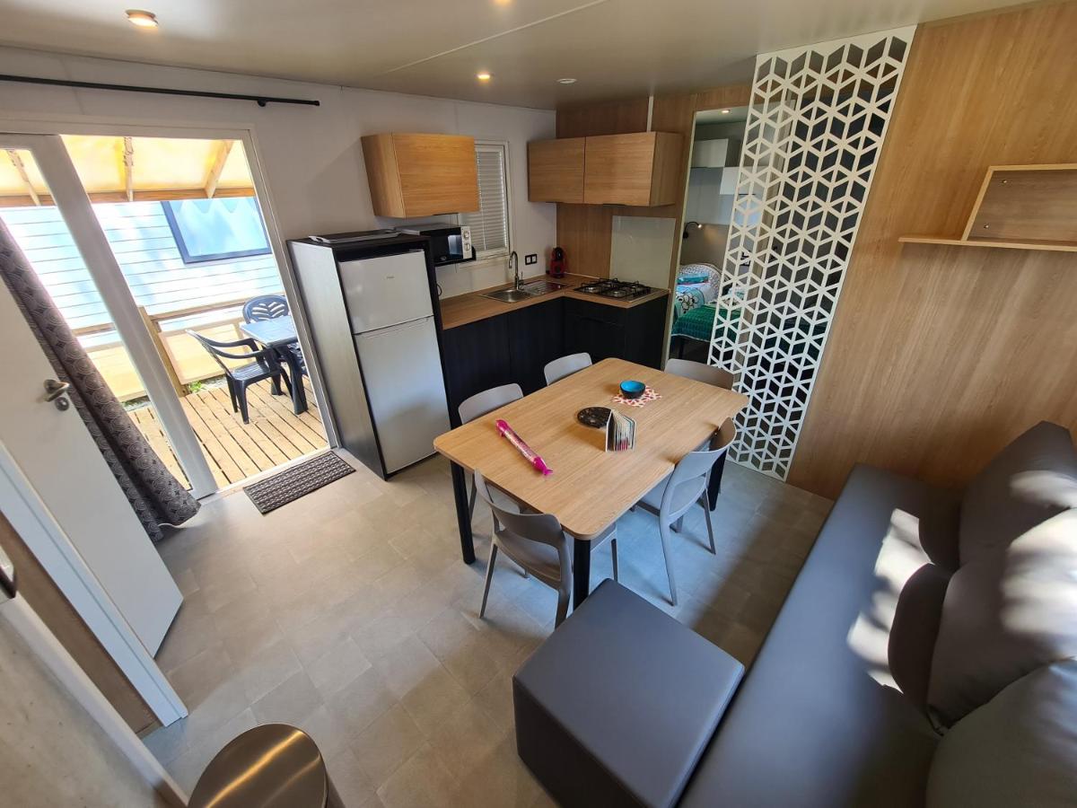 Mobile Home photo 1