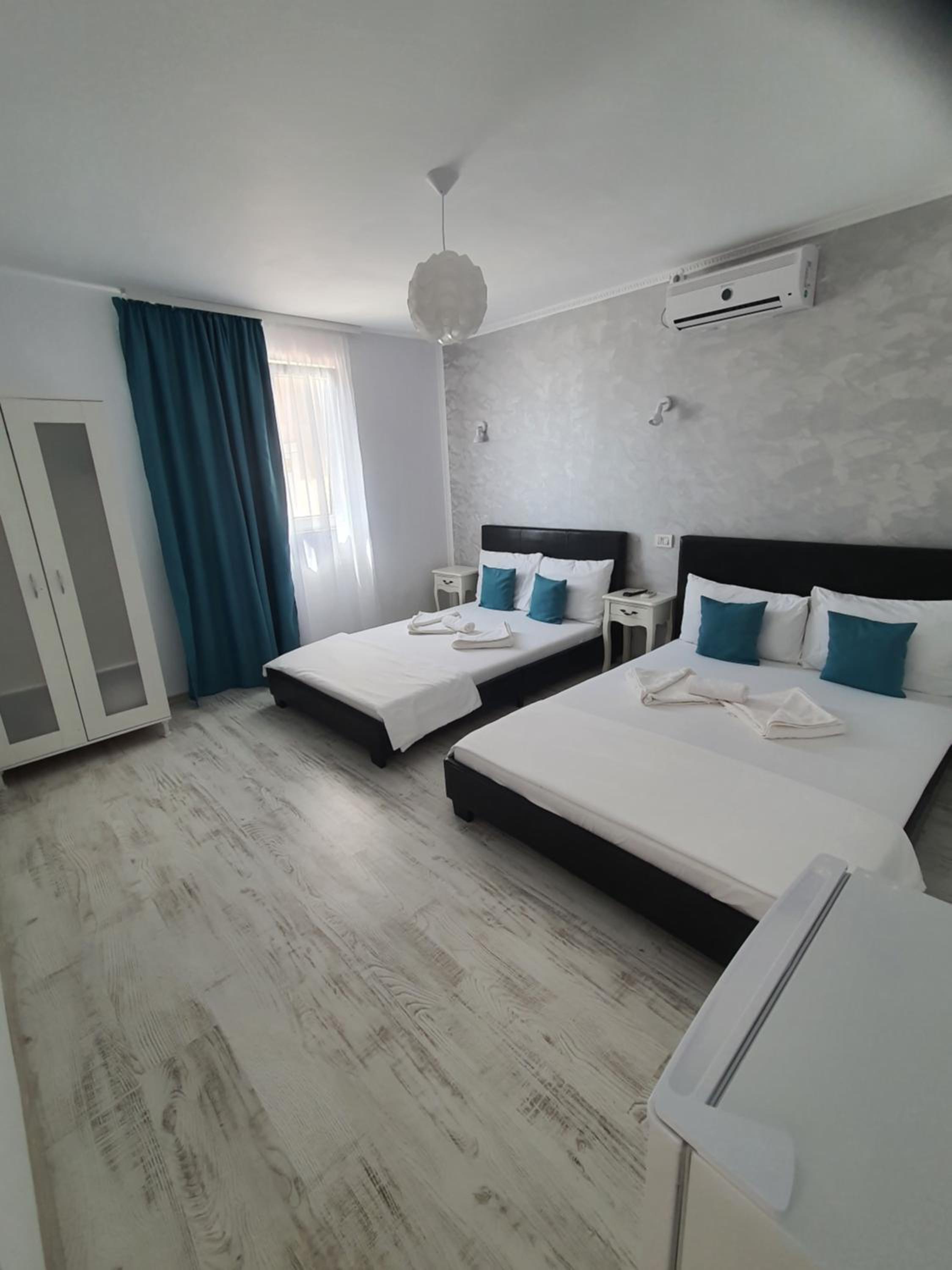 Quadruple Room with Private Bathroom photo 3