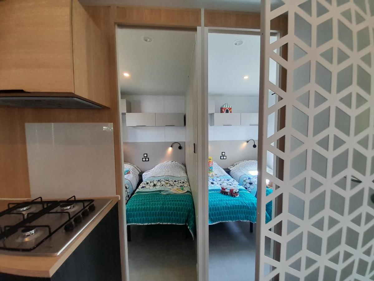 Mobile Home photo 3