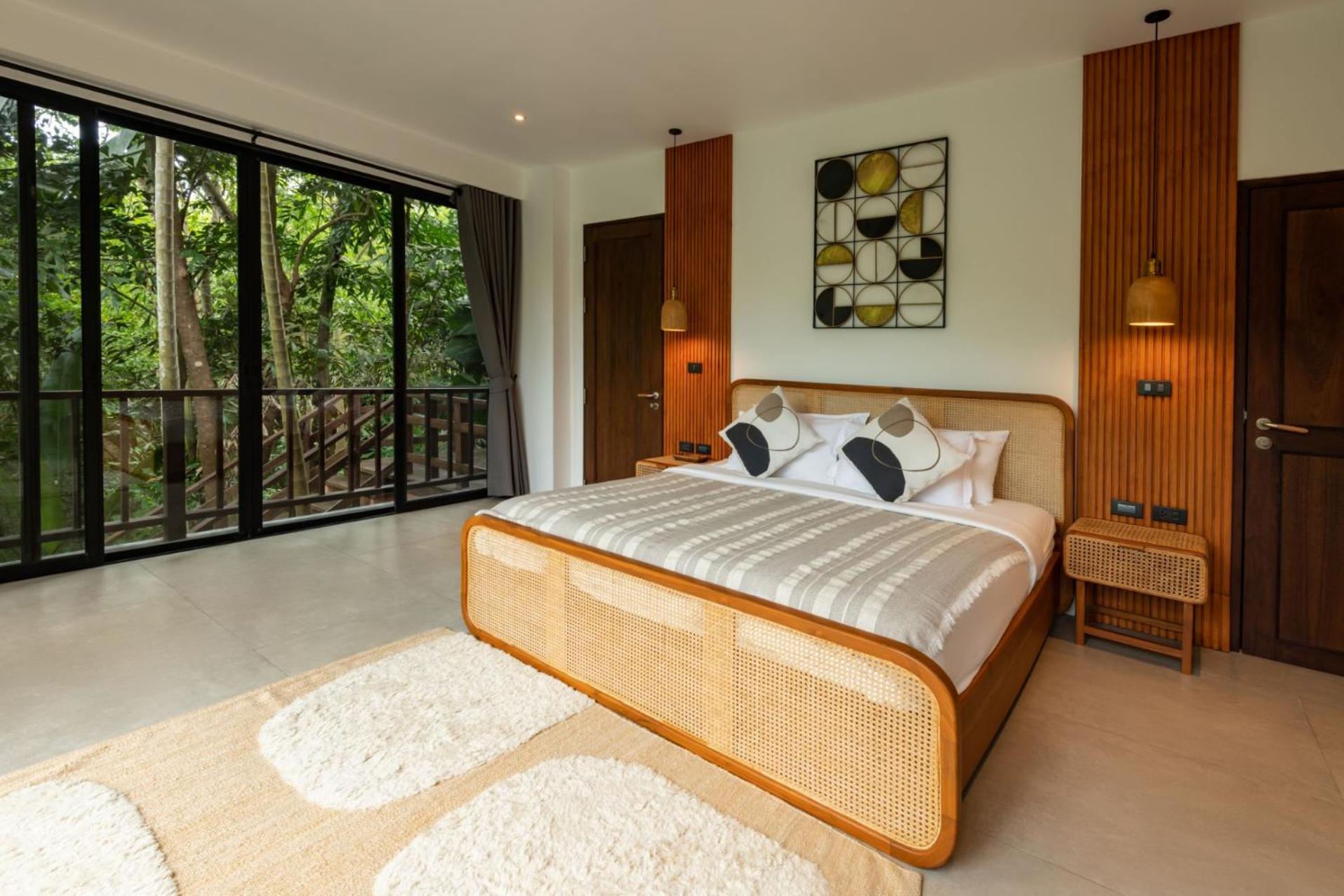 Villa with Private Pool - Photo 3