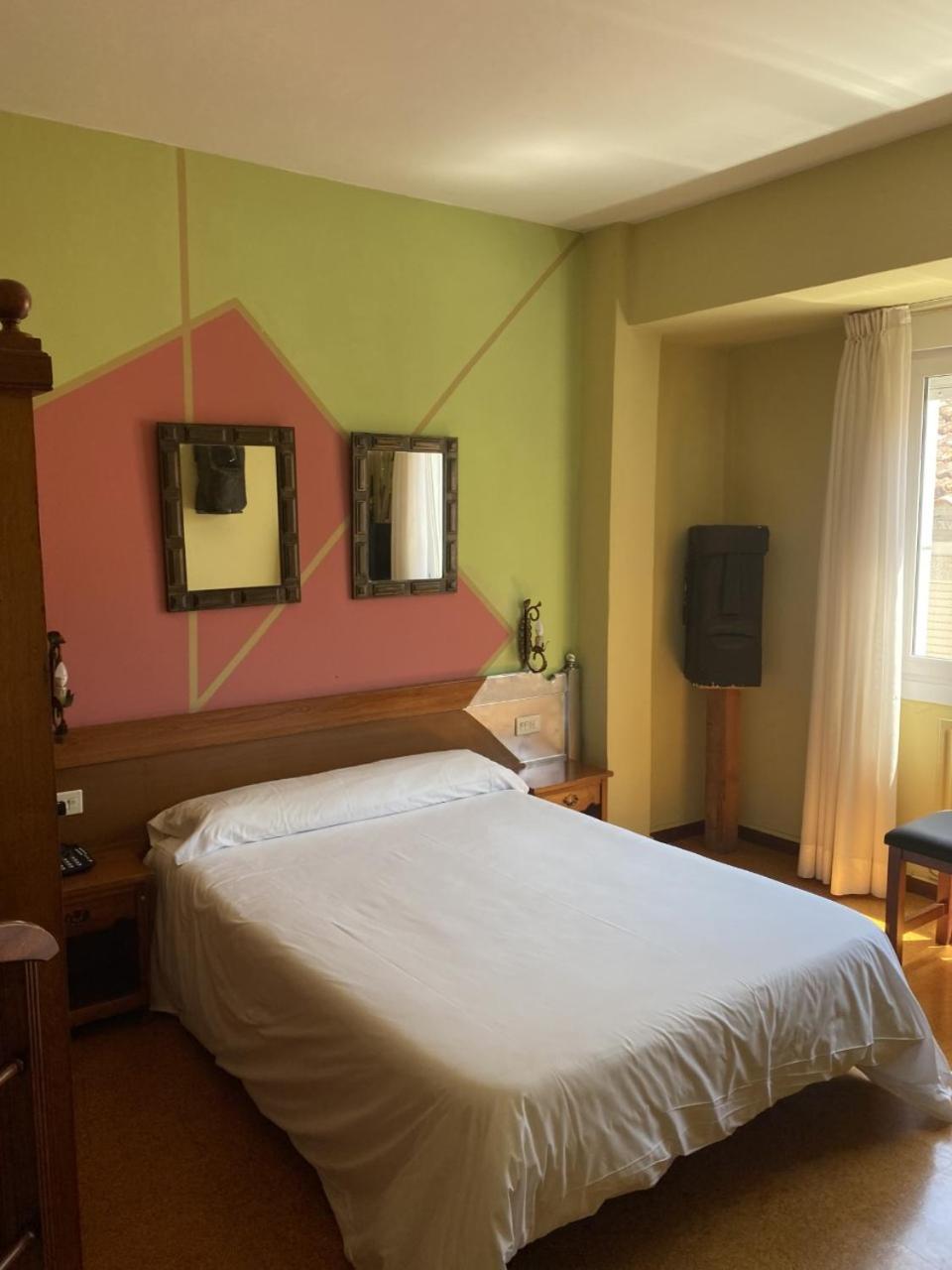 Double or Twin Room with City View photo 2