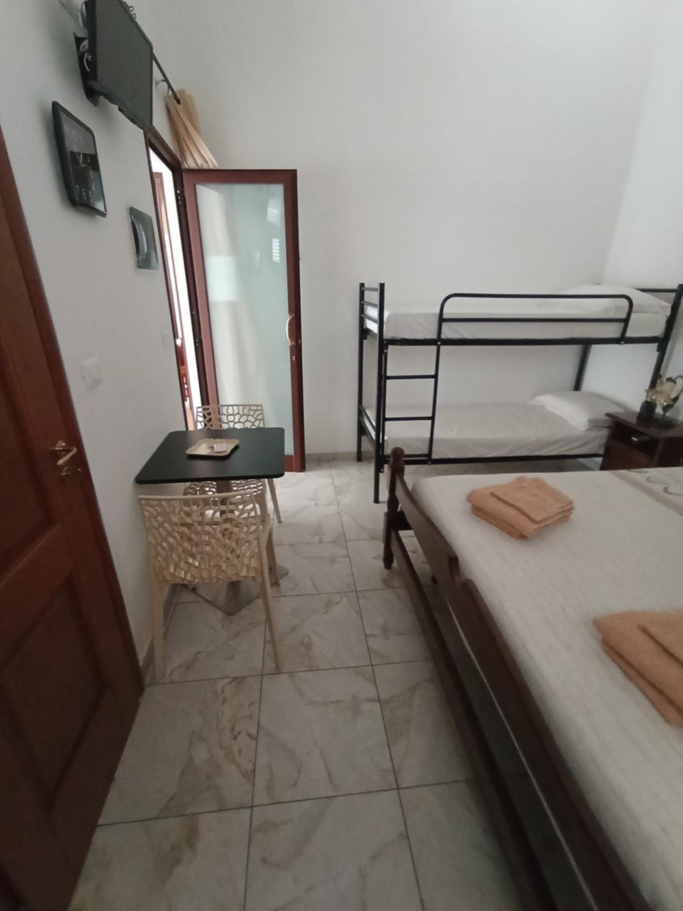 Quadruple Room - Photo 5
