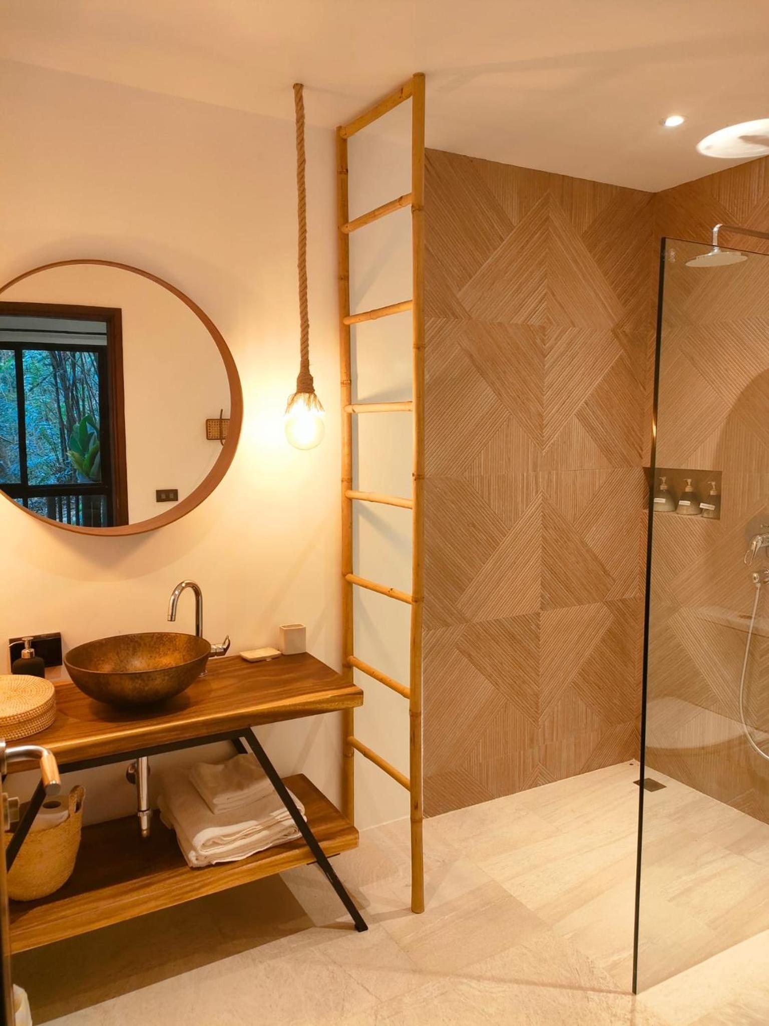 Villa with Private Pool - Photo 9