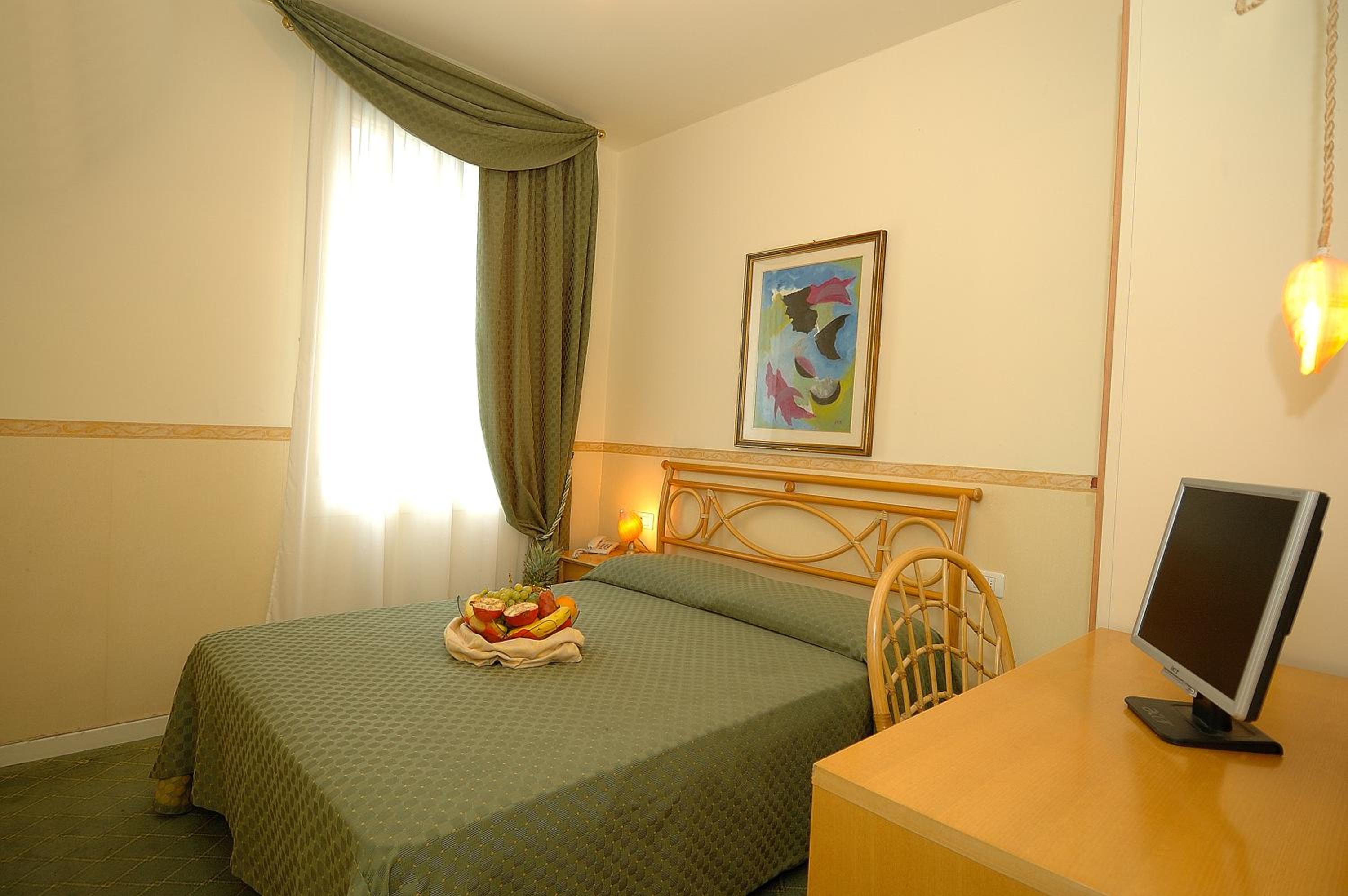 Small Double Room photo 1