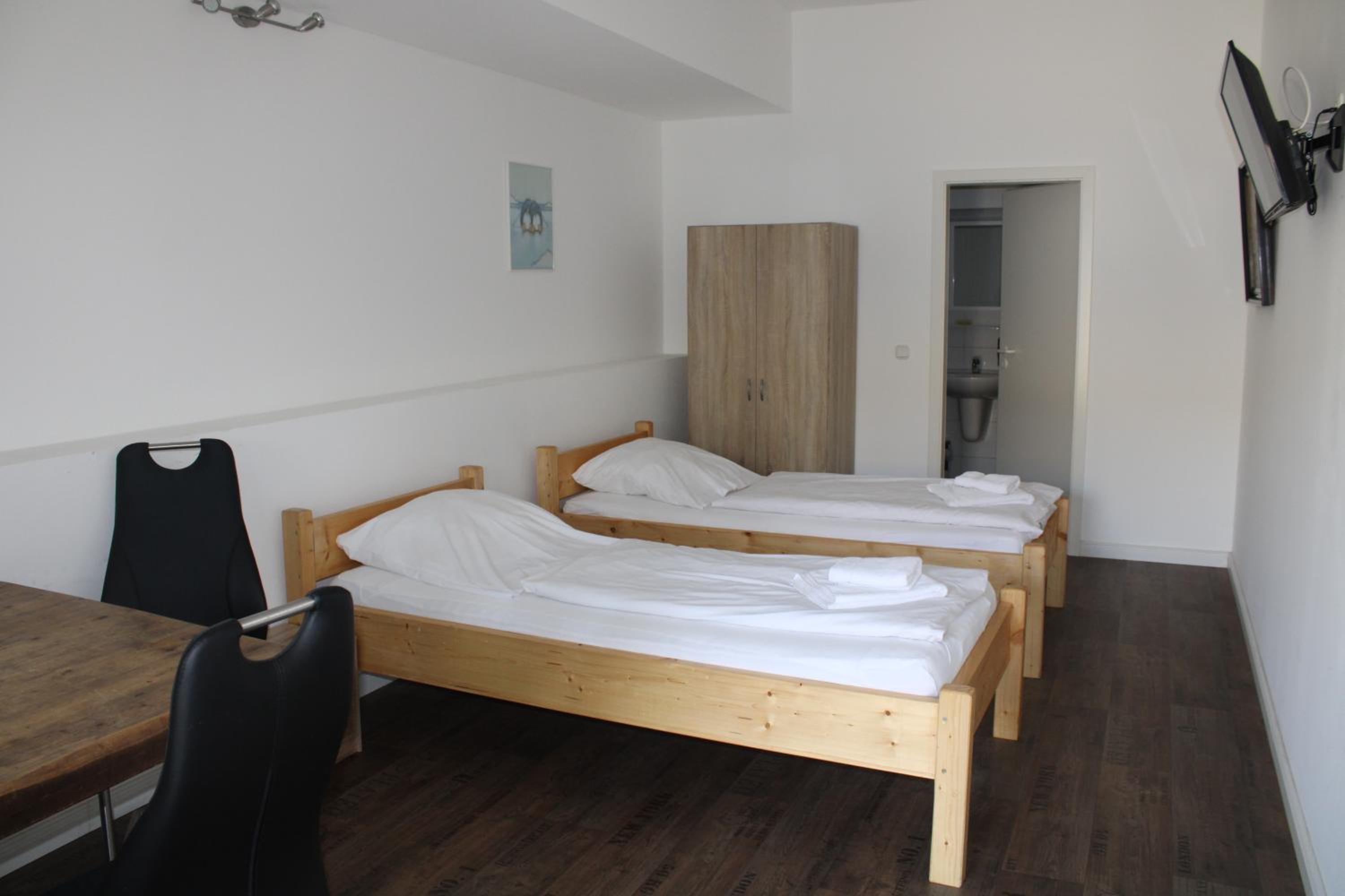 Standard Twin Room - Photo 2