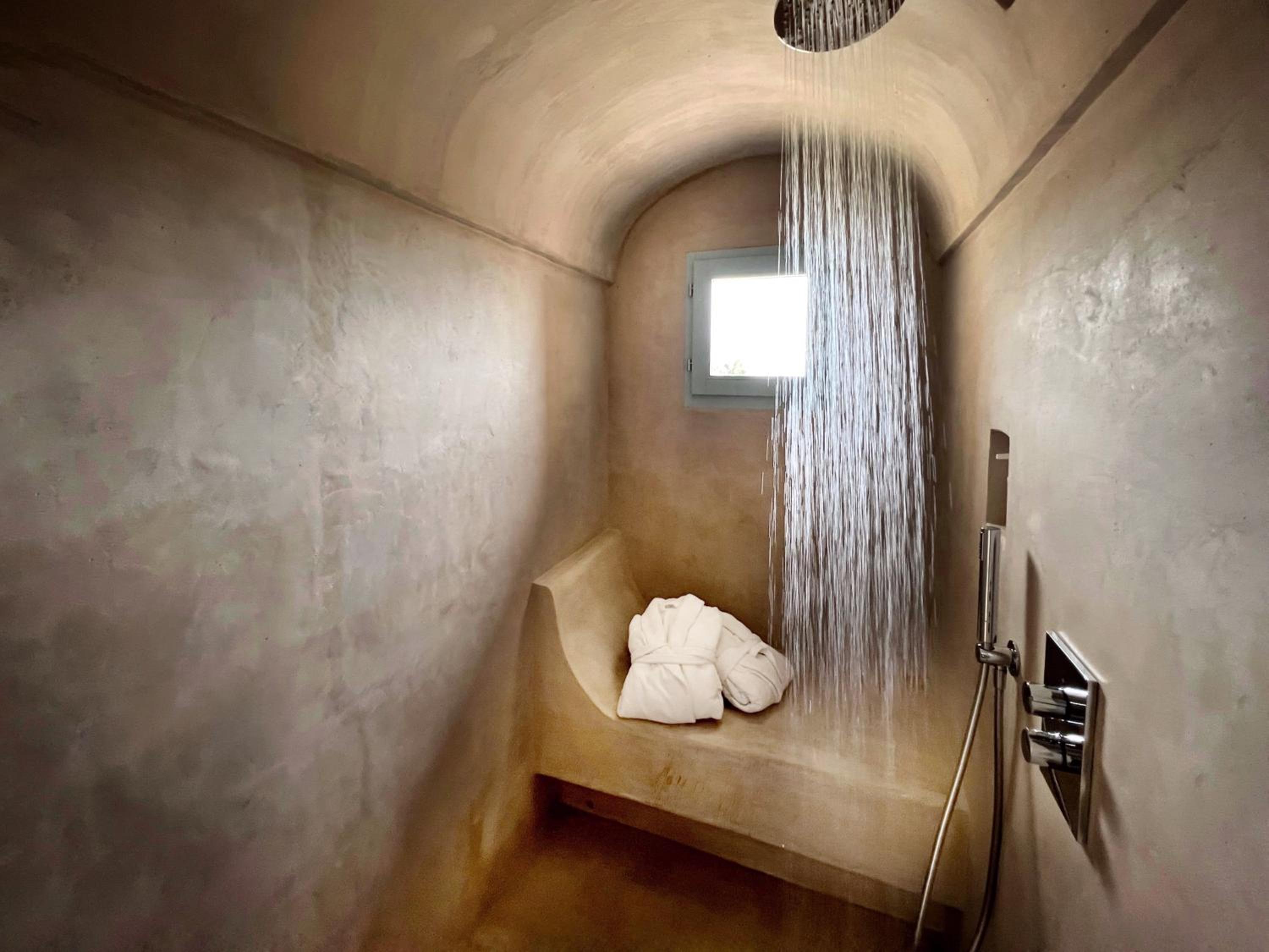 Suite with Private Pool - Photo 14
