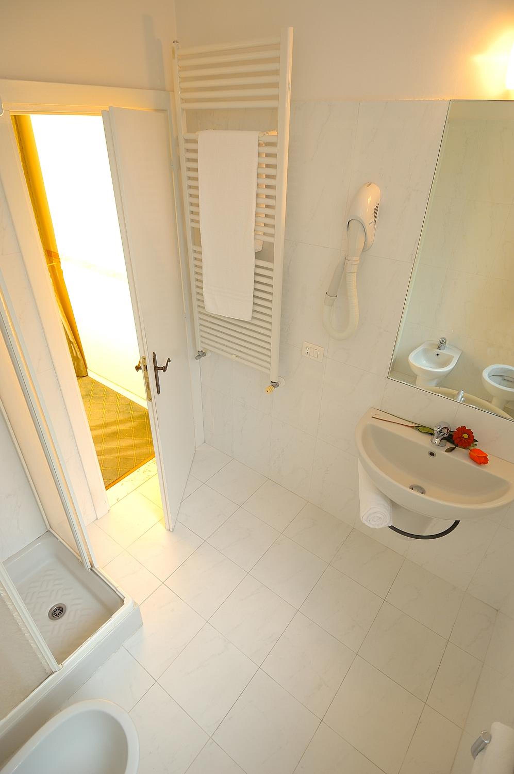 Quadruple Room with Bathroom photo 3