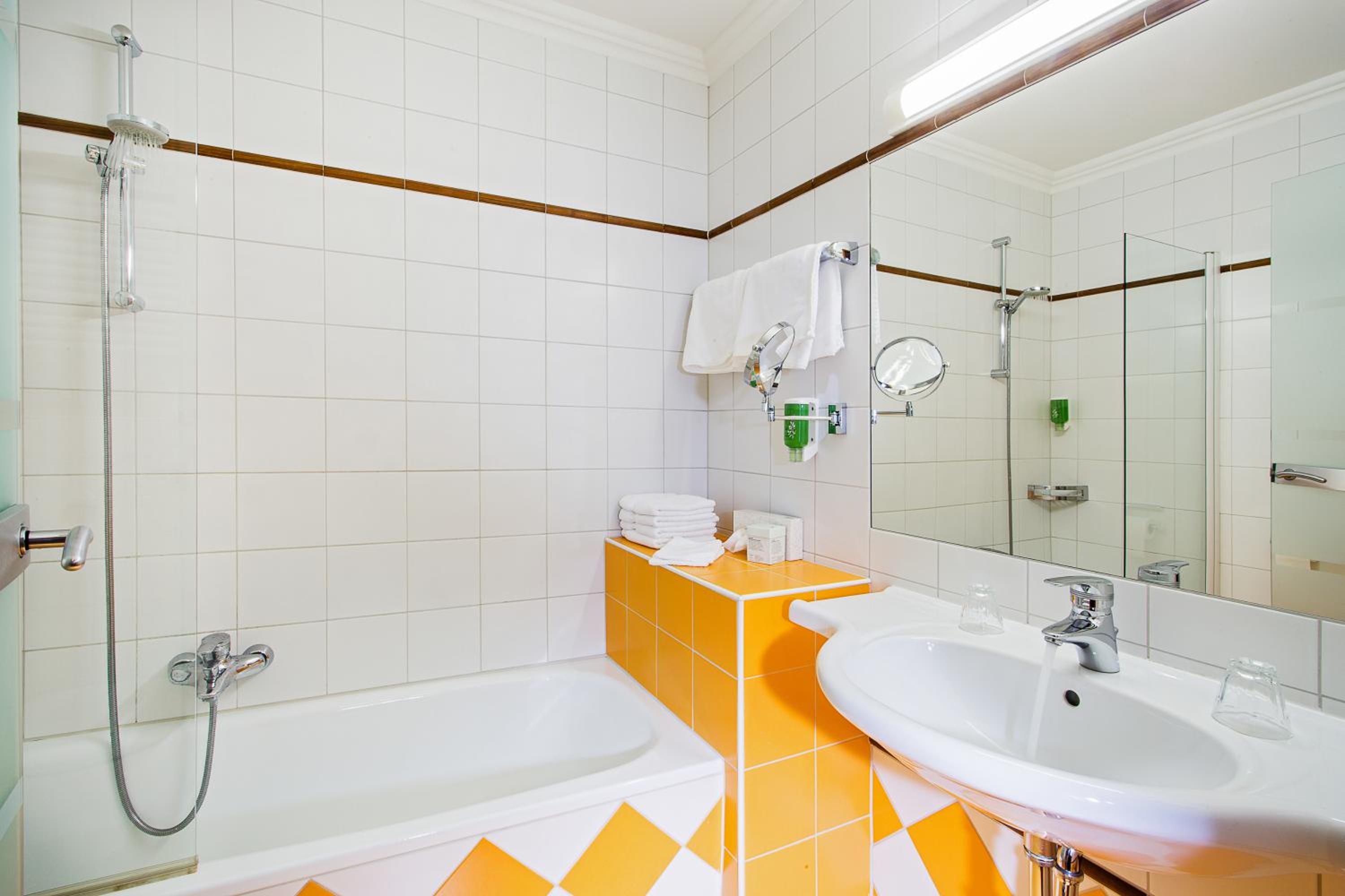 Comfort Double Room with Balcony - Photo 3