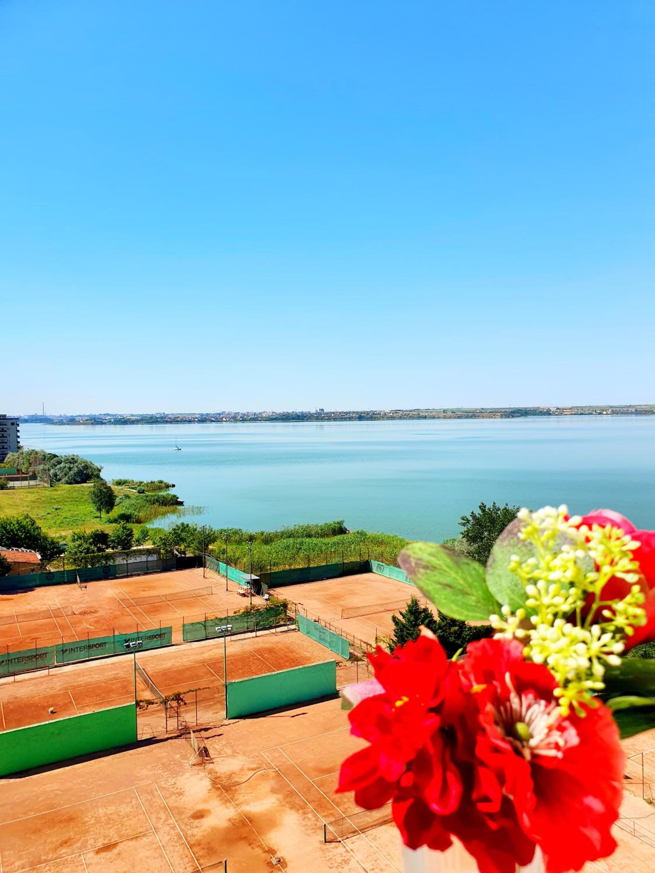 Apartment with Sea View - Photo 4