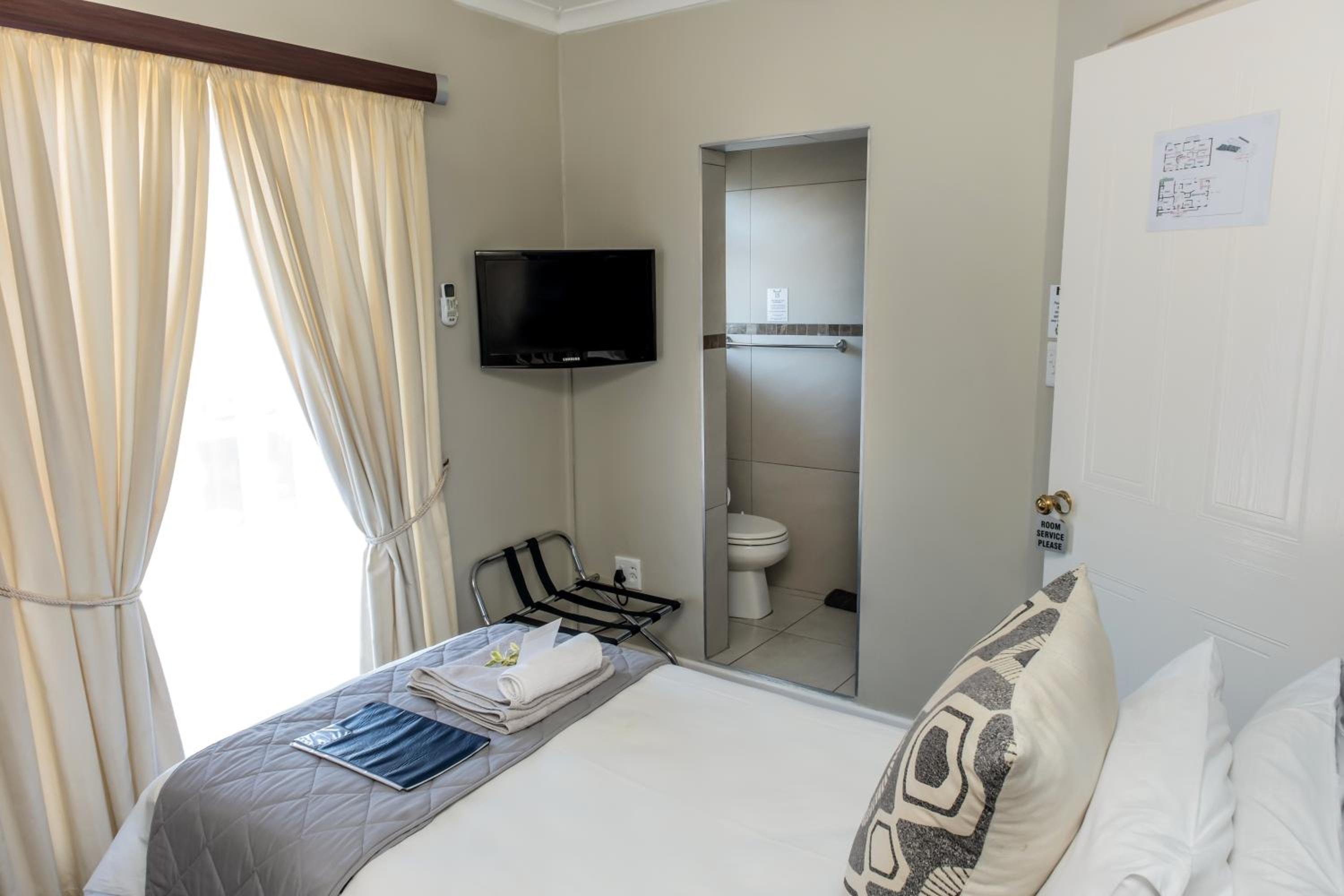 Single Room photo 2