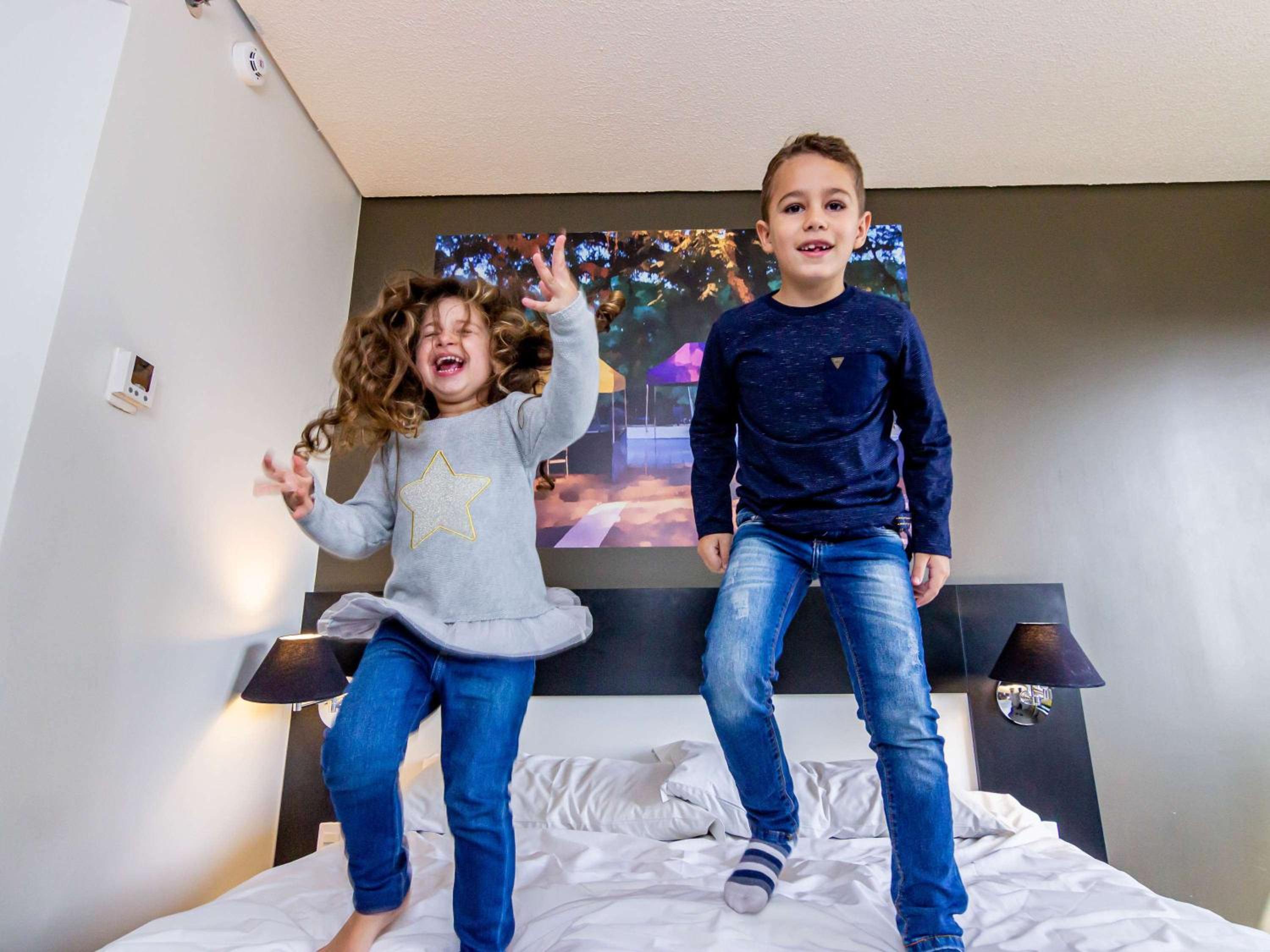 Junior Suite with One Double Bed and Twin Beds photo 2