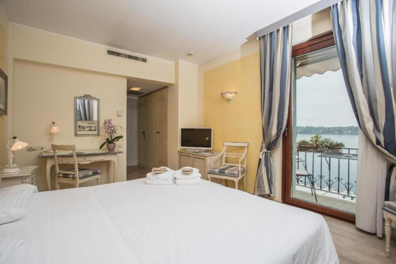 Deluxe Double or Twin Room with Lake View