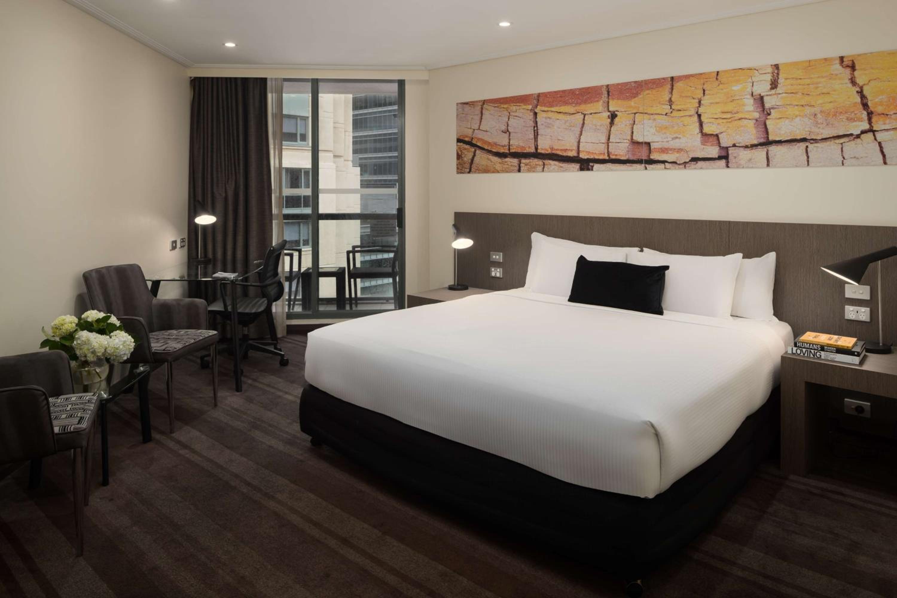 Executive King Balcony Room thumbnail 5