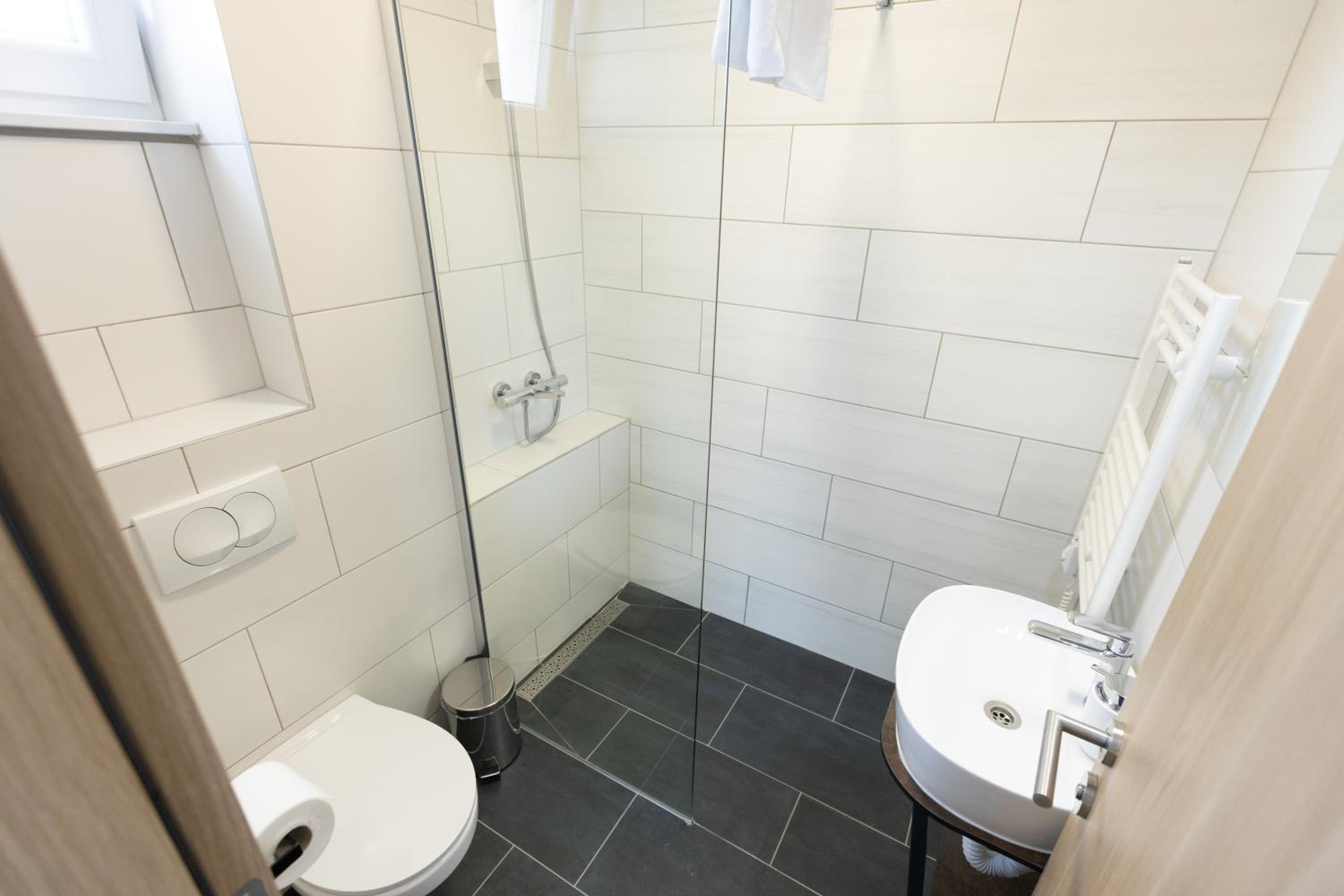 Family Suite with Balcony - Photo 17