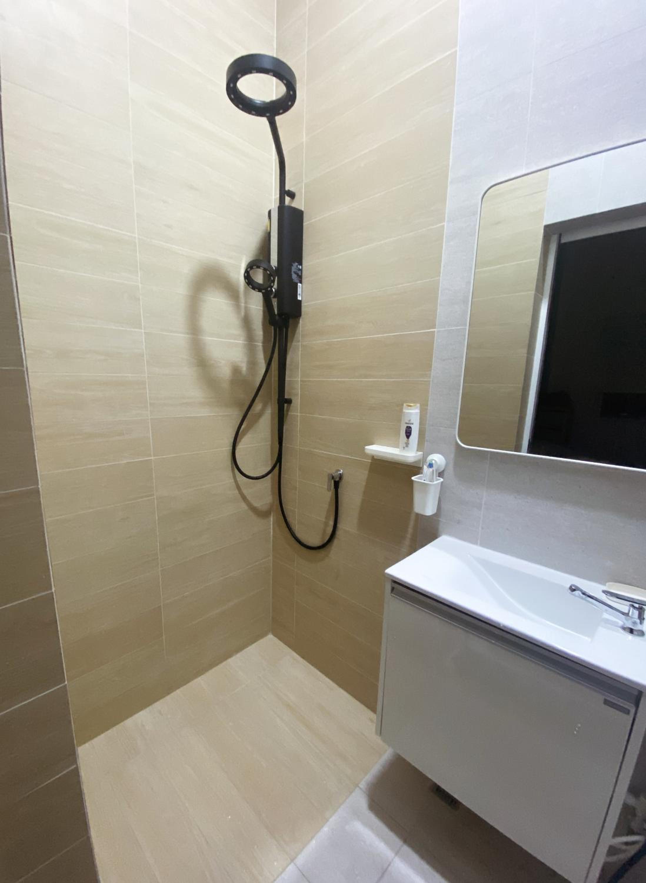 Two-Bedroom House - Photo 20