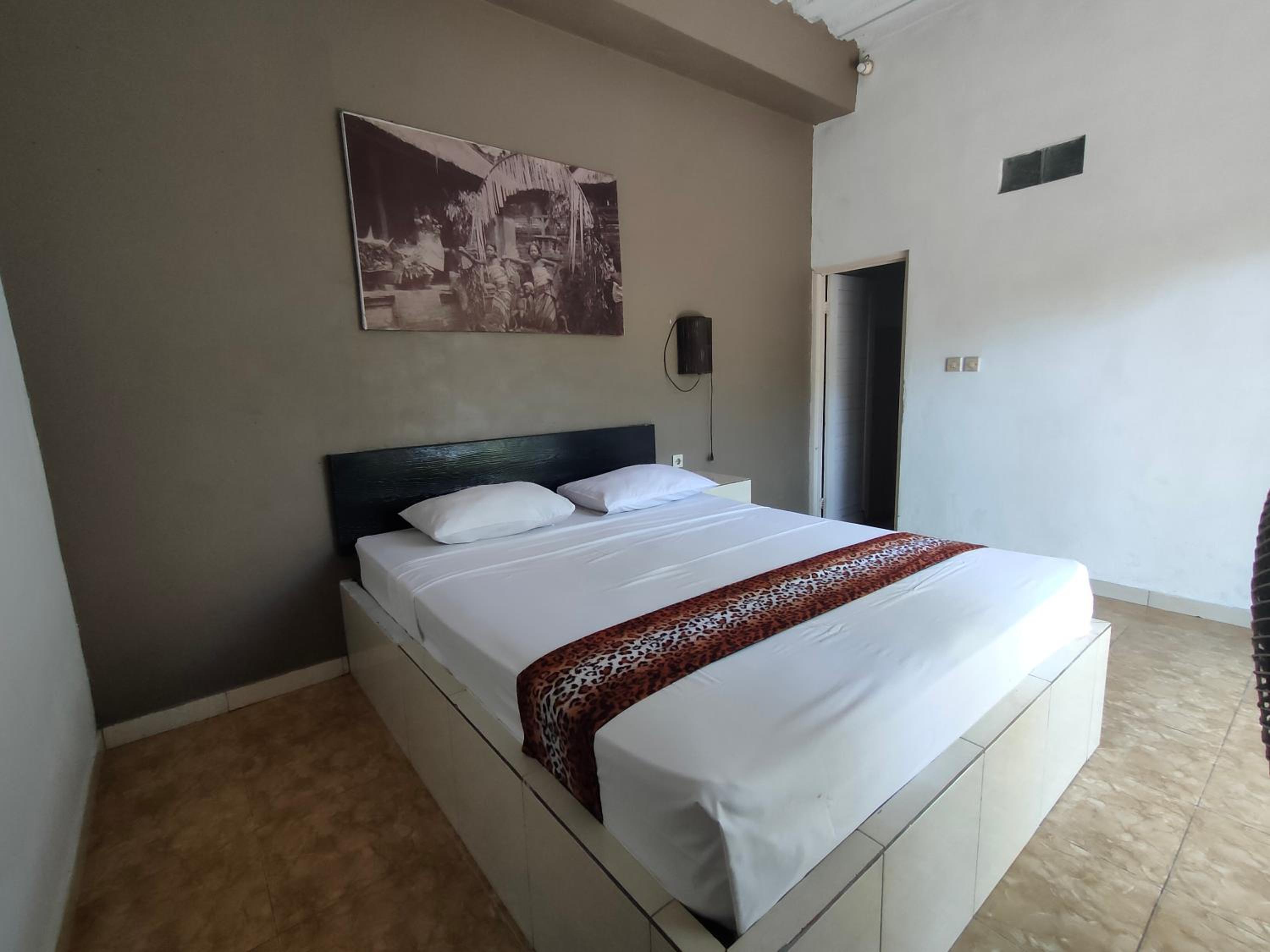Budget Double Room - Photo 8